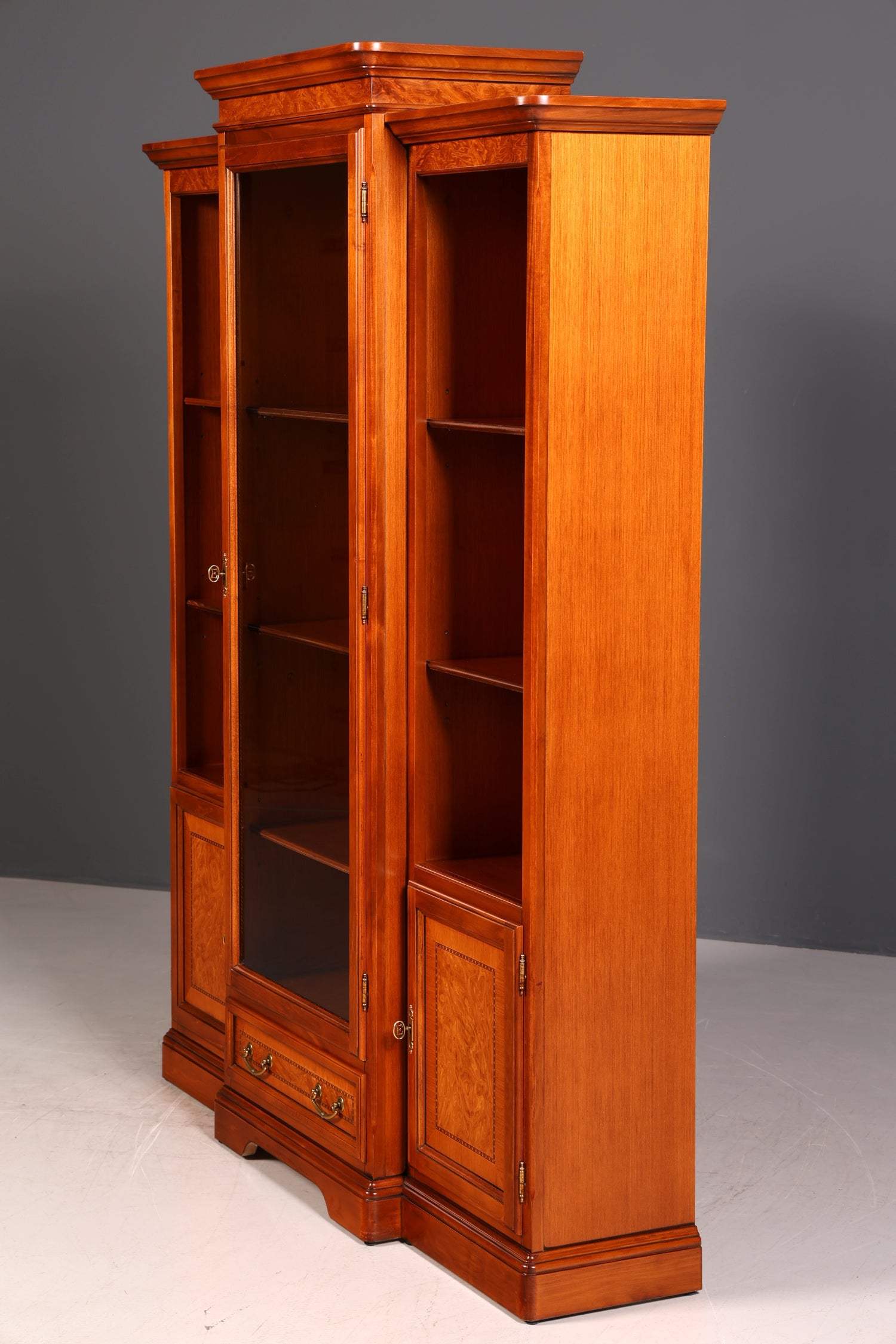Wunderschöne Englische Vitrine Eibe Bücherschrank Buffet Antik Stil Glasvitrine Bibliothek