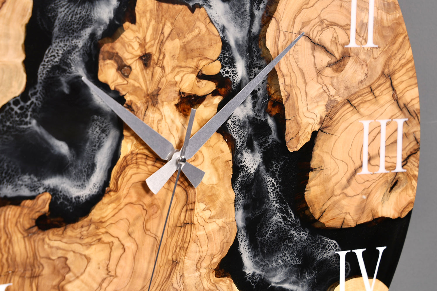 Wunderschöne Handgefertigte Epoxidharz Wanduhr Olivenbaum Uhr Black Epoxy Analog Uhr