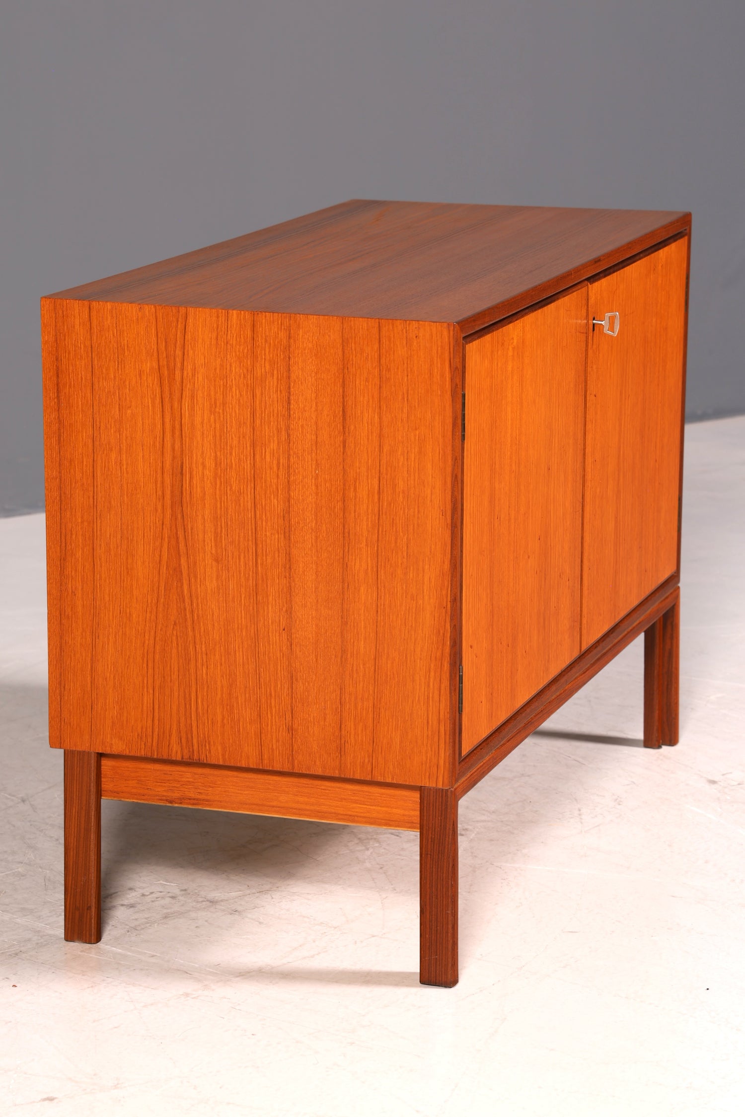 G445 Finish Wunderschöne Mid Century Kommode Vintage Schrank Retro Flur Kommode 60s Regal Sideboard (Kopie 2)