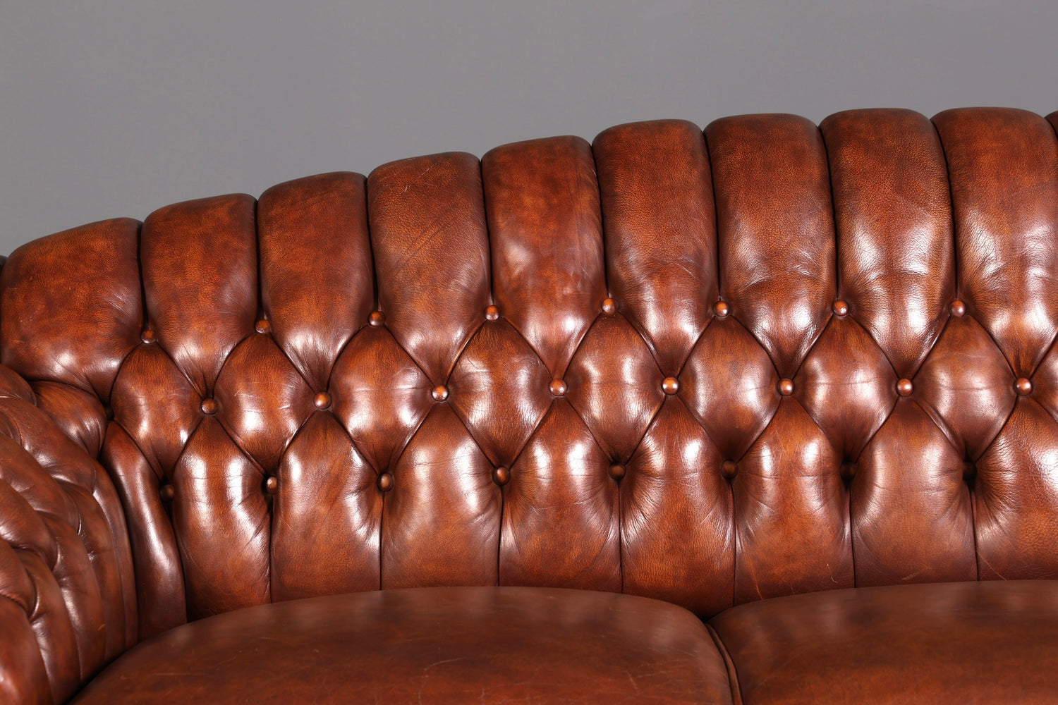 G447 Finish Wunderschönes Original Chesterfield Sofa 3- Sitzer echt Leder Oxblood Couch Englisch (Kopie)