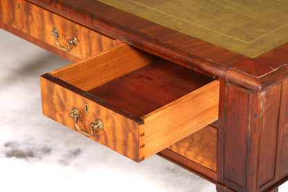 Wunderschöner Englischer XXL Schreibtisch Englisch Partner Desk Leder Auflage Antik Stil Bürotisch Office Desk