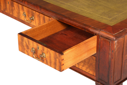 Wunderschöner Englischer XXL Schreibtisch Englisch Partner Desk Leder Auflage Antik Stil Bürotisch Office Desk