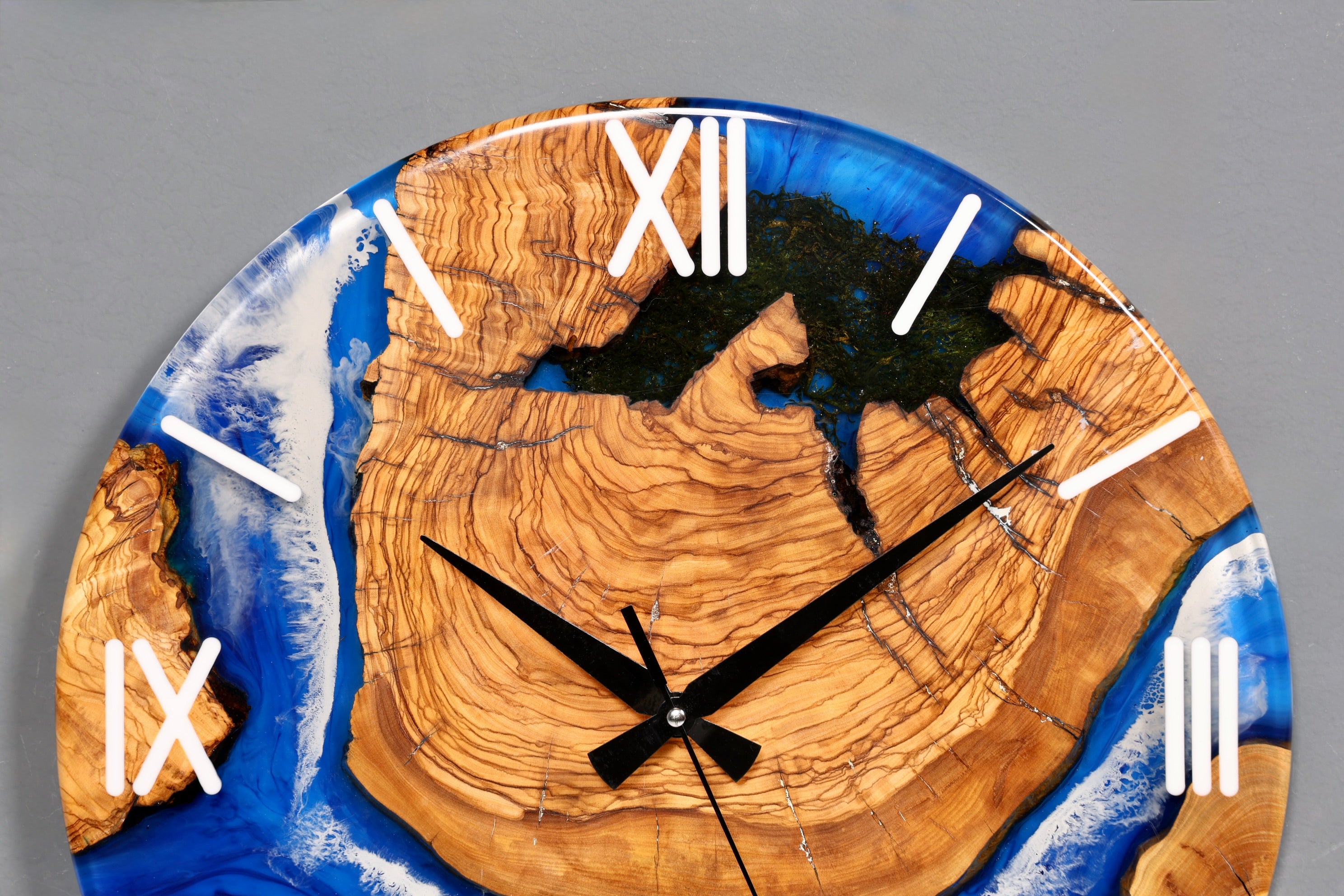 Detailverliebte Handgefertigte Epoxidharz Wanduhr Olivenbaum Uhr Epoxy Analog Uhr