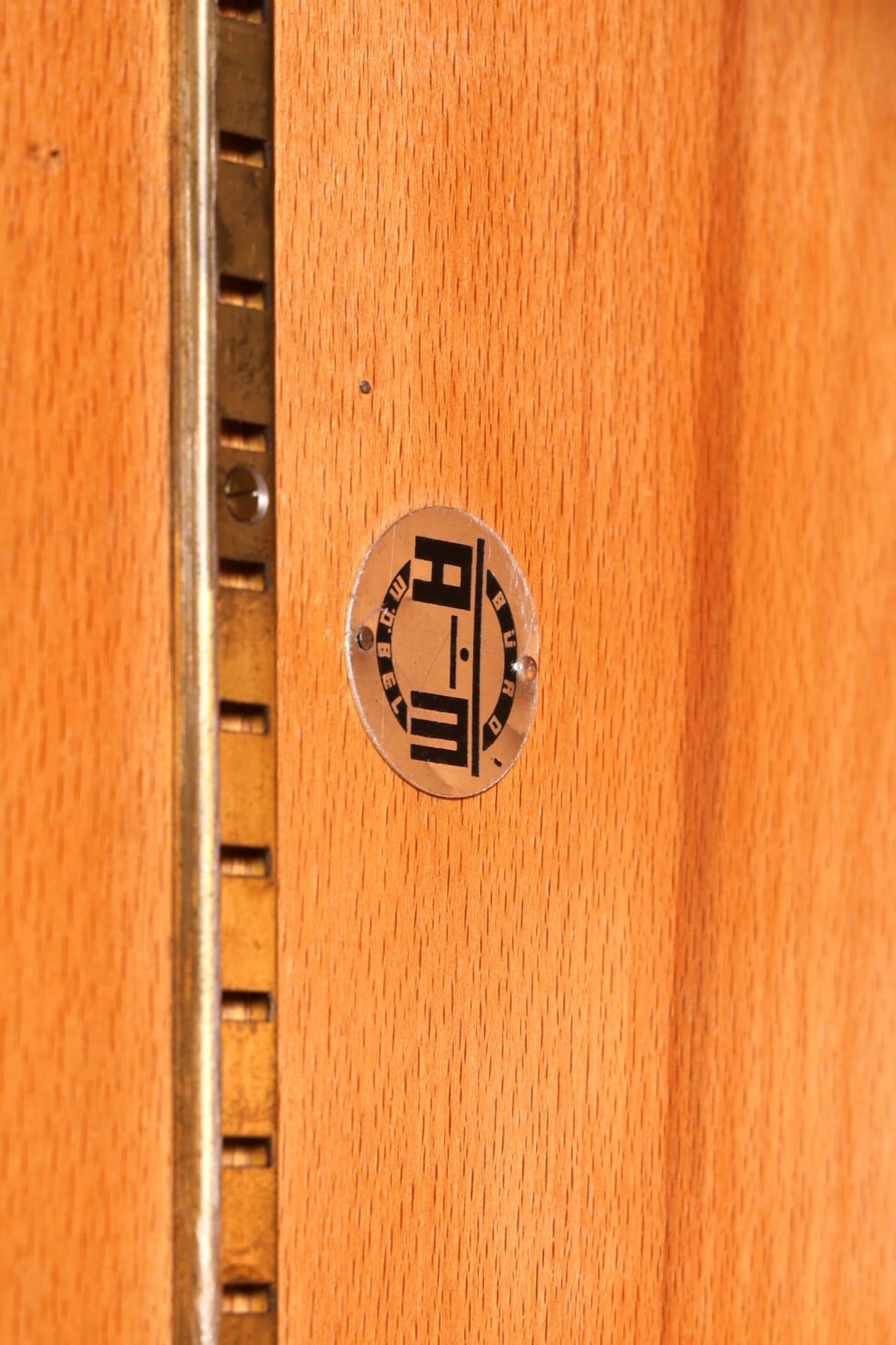 Schlichter Mid Century Rollladenschrank Bauhaus Apothekerschrank Art Deco Büro Aktenschrank