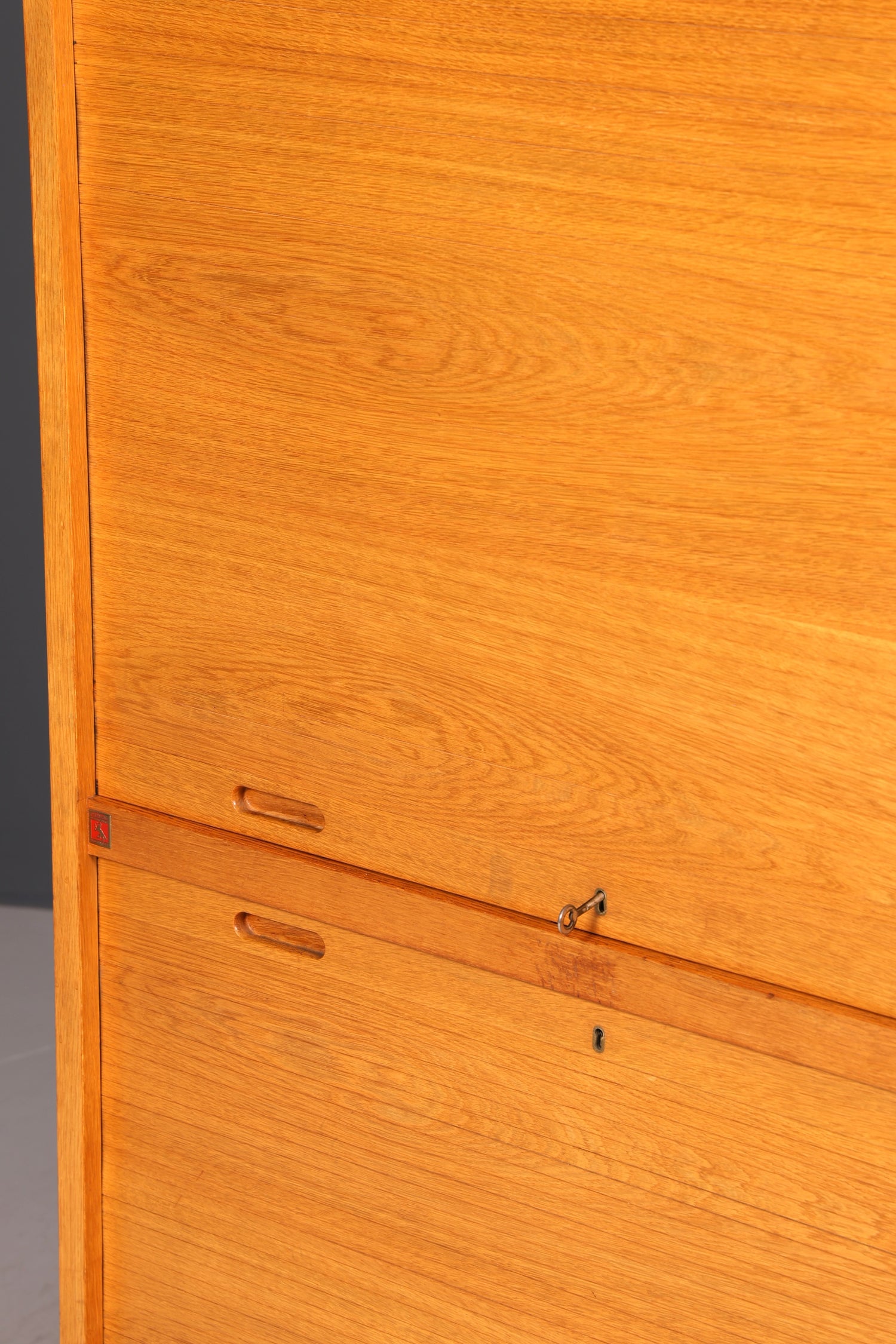 Schlichter Mid Century Rollladenschrank Bauhaus Vintage Apothekerschrank Art Deco Büro Aktenschrank