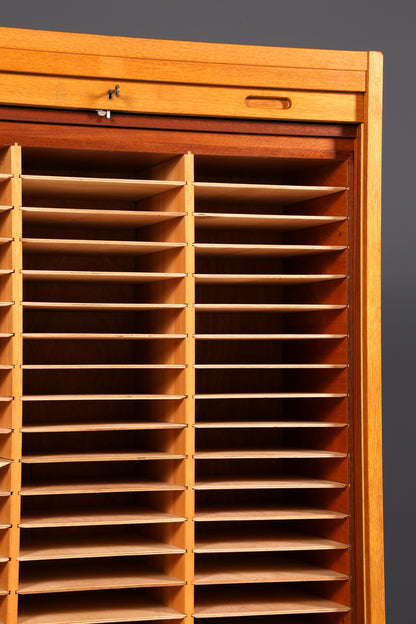 Schlichter Mid Century Rollladenschrank Bauhaus Vintage Apothekerschrank Art Deco Büro Aktenschrank
