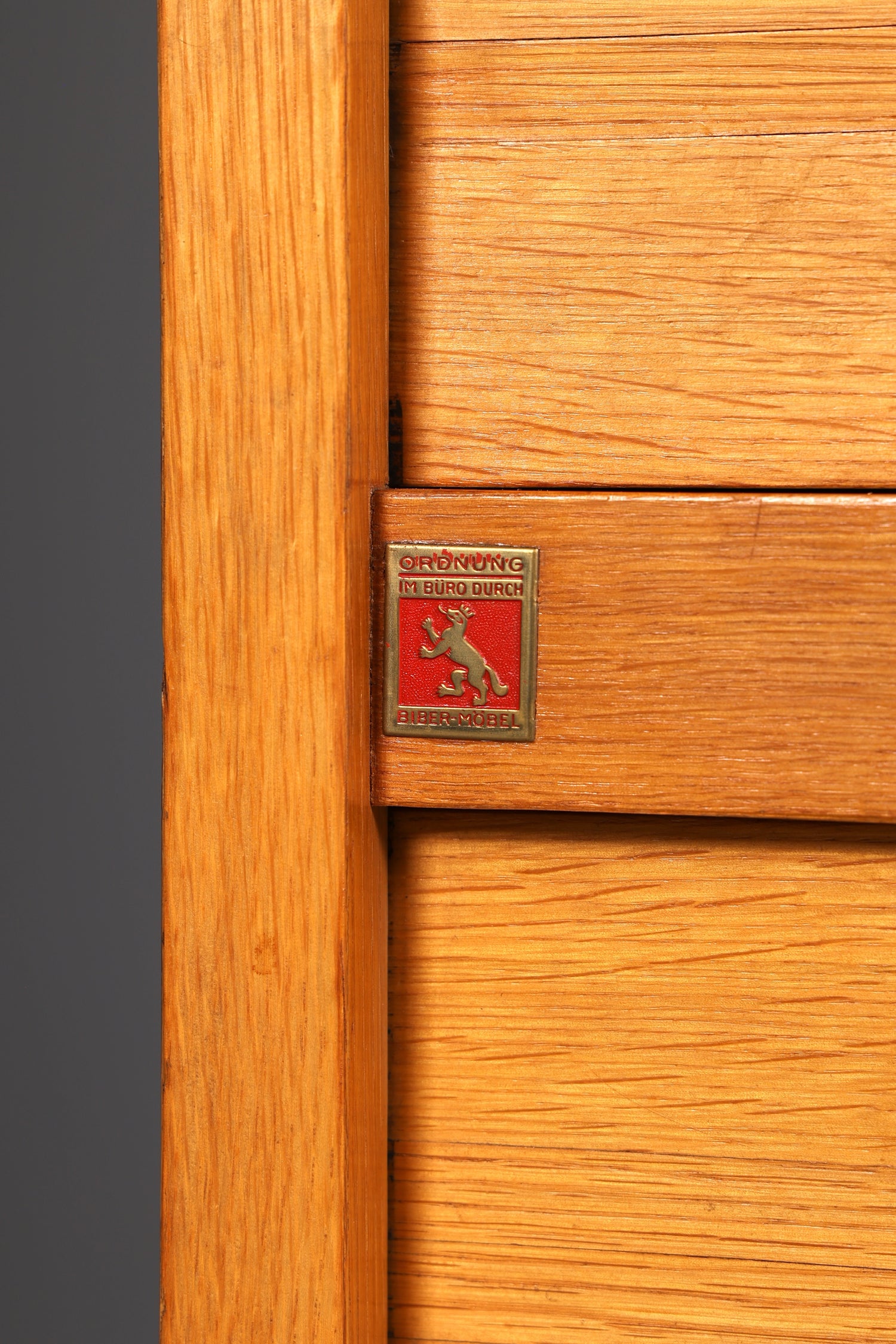 Schlichter Mid Century Rollladenschrank Bauhaus Vintage Apothekerschrank Art Deco Büro Aktenschrank