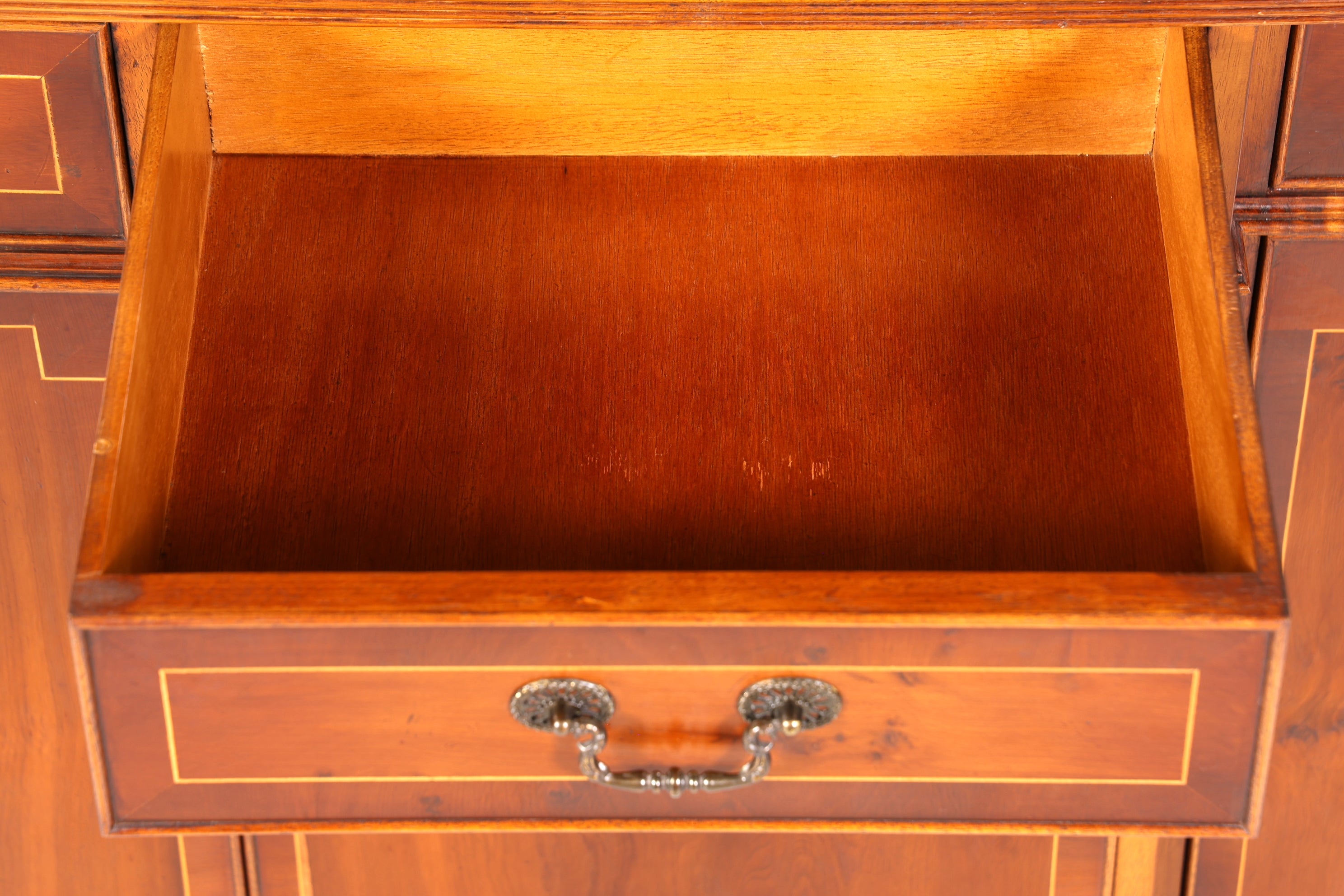 Wunderschöne Englische Vitrine Bibliothek Eibe Bücherschrank UK Buffet Schrank 60s Jahre