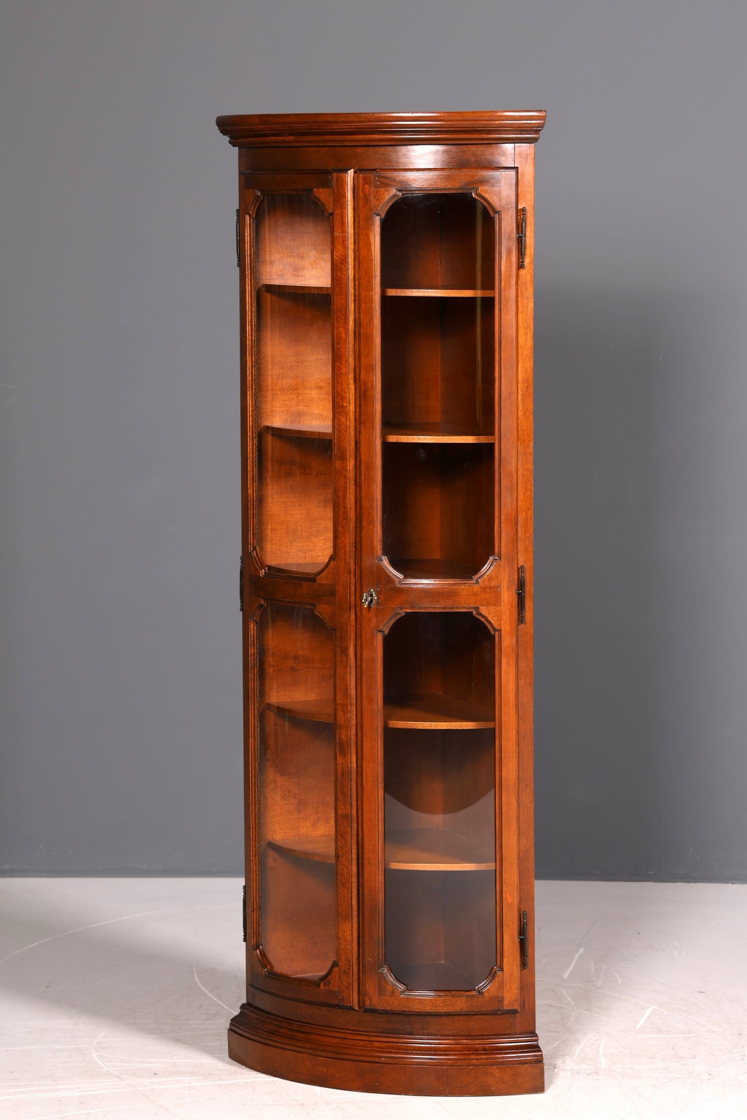 G469 Finish cm Wunderschöne Englische Eckvitrine Mahagoni Antik 60s echt Holz Schrank Eckschrank Glasvitrine (Kopie)