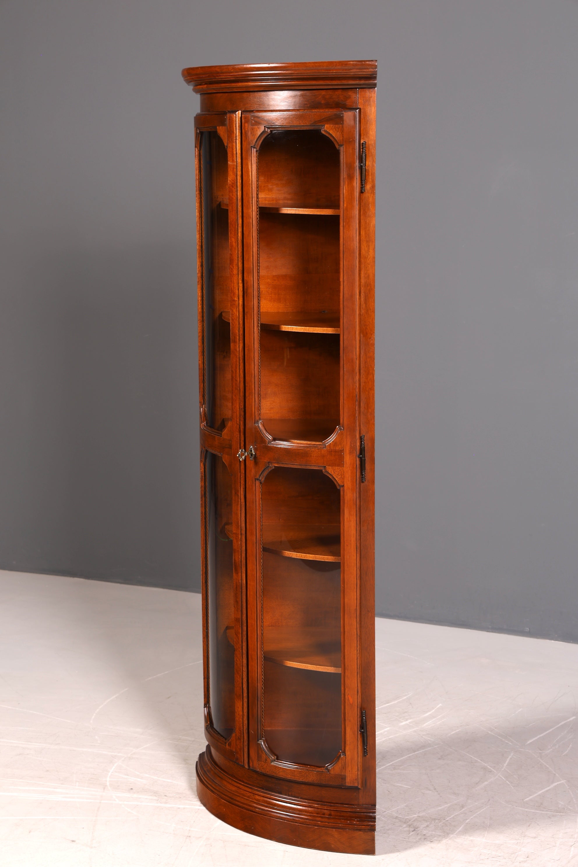 G469 Finish cm Wunderschöne Englische Eckvitrine Mahagoni Antik 60s echt Holz Schrank Eckschrank Glasvitrine (Kopie)