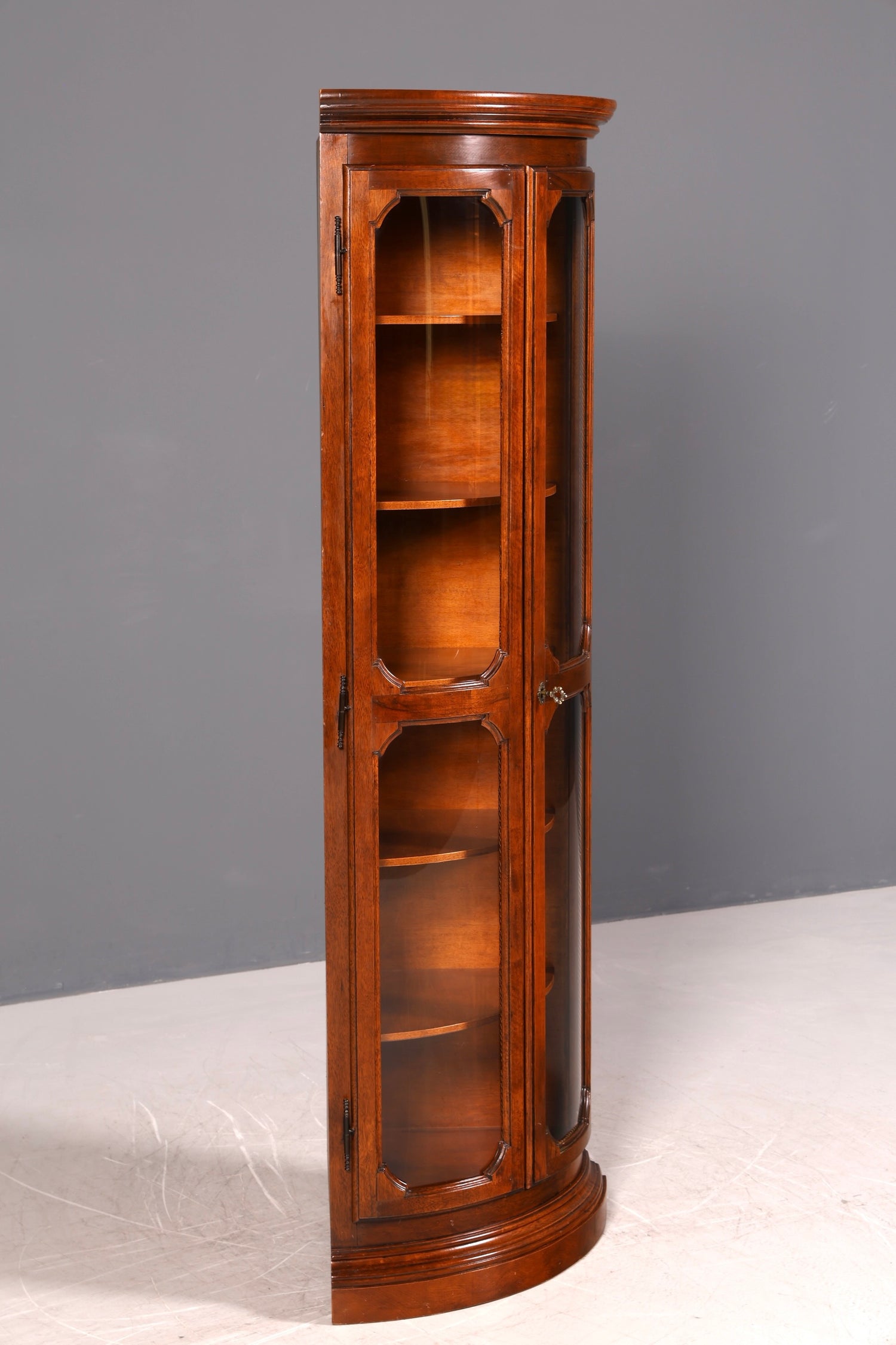 G469 Finish cm Wunderschöne Englische Eckvitrine Mahagoni Antik 60s echt Holz Schrank Eckschrank Glasvitrine (Kopie)