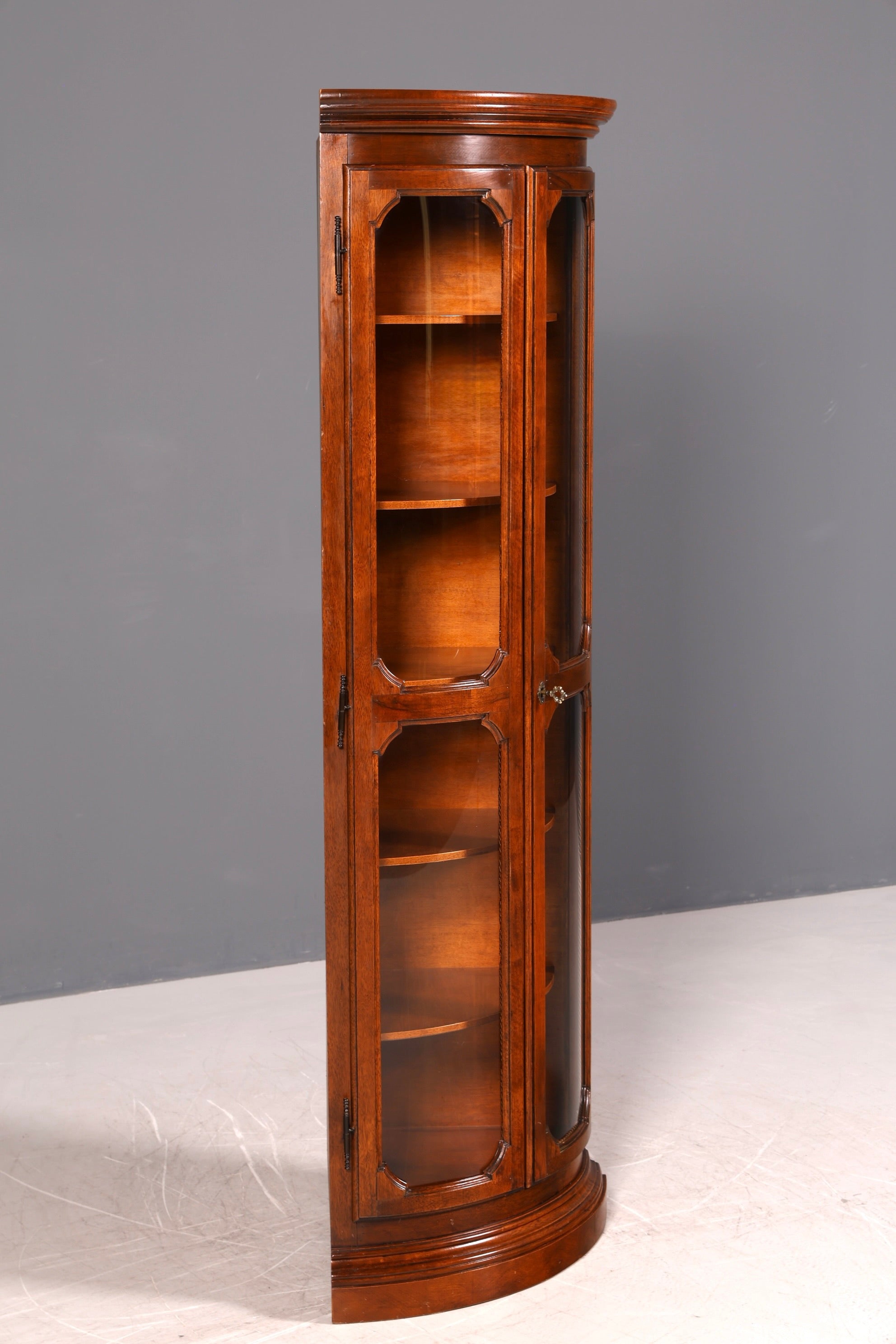 G469 Finish cm Wunderschöne Englische Eckvitrine Mahagoni Antik 60s echt Holz Schrank Eckschrank Glasvitrine (Kopie)