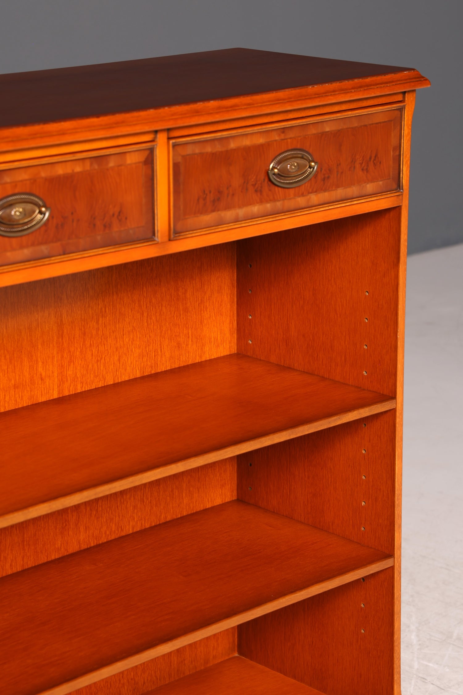 G470 Finish cm HELDENSE Wunderschönes Englisches Bücherregal Eibe Antik Regal Bookshelf Buchablage 60s (Kopie)