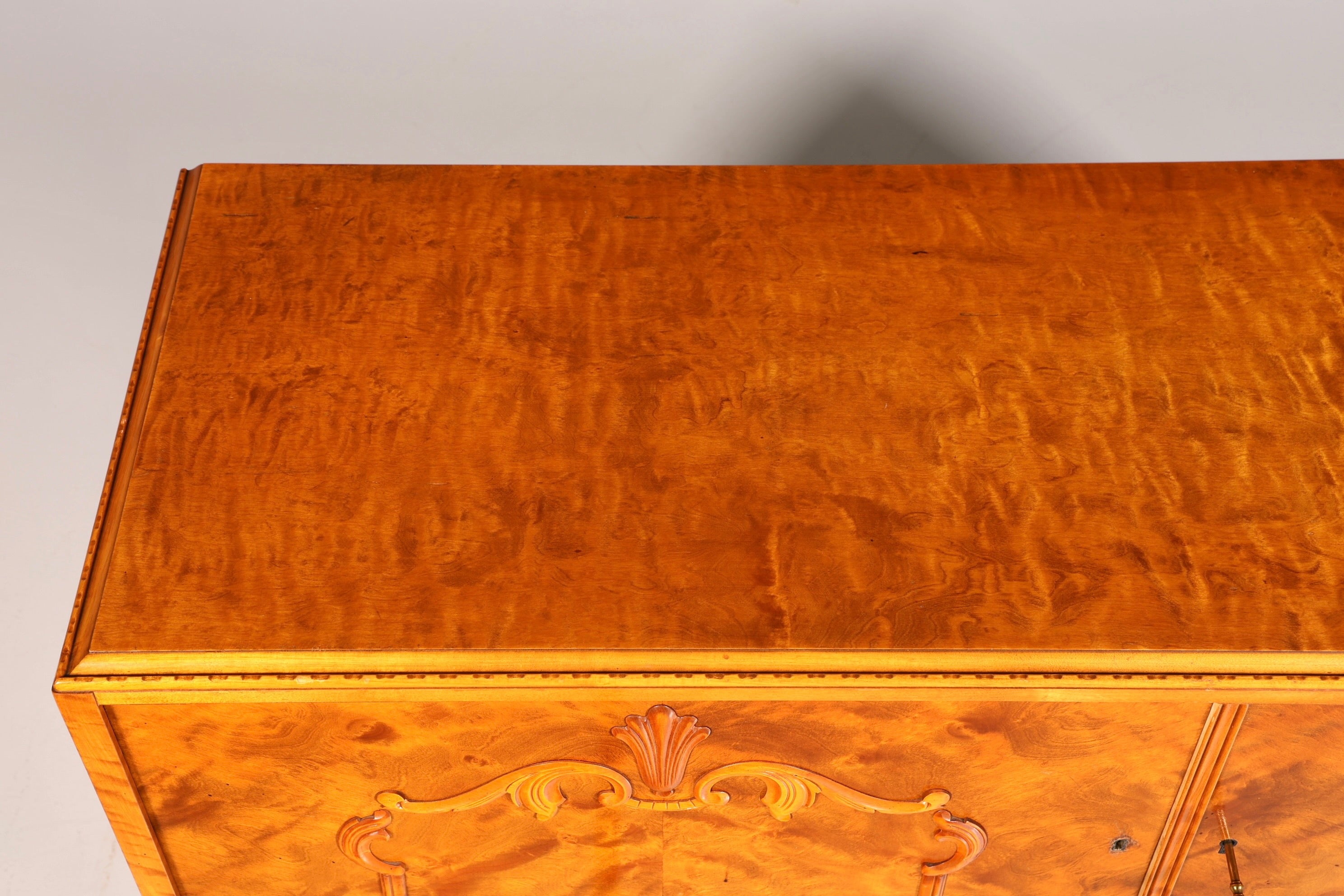 F833 Finish Wunderschönes Original Art Deco Sideboard Antik Schrank Birke TV Kommode um 1930