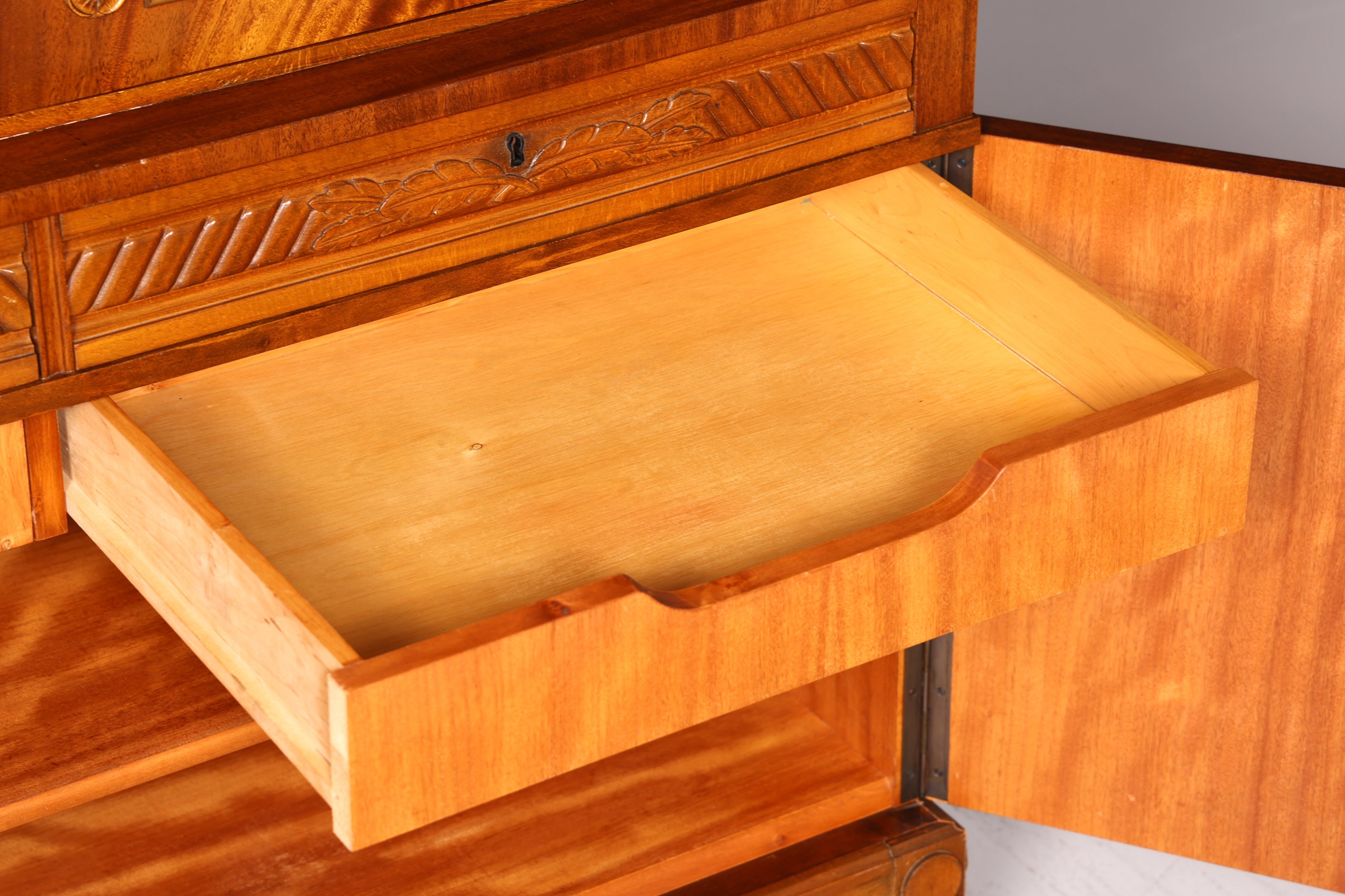 Wunderschöner Schrank im Gustavianischen Stil Vintage Kommode Highboard Regal Echt Holz Wäscheschrank Schlafzimmer