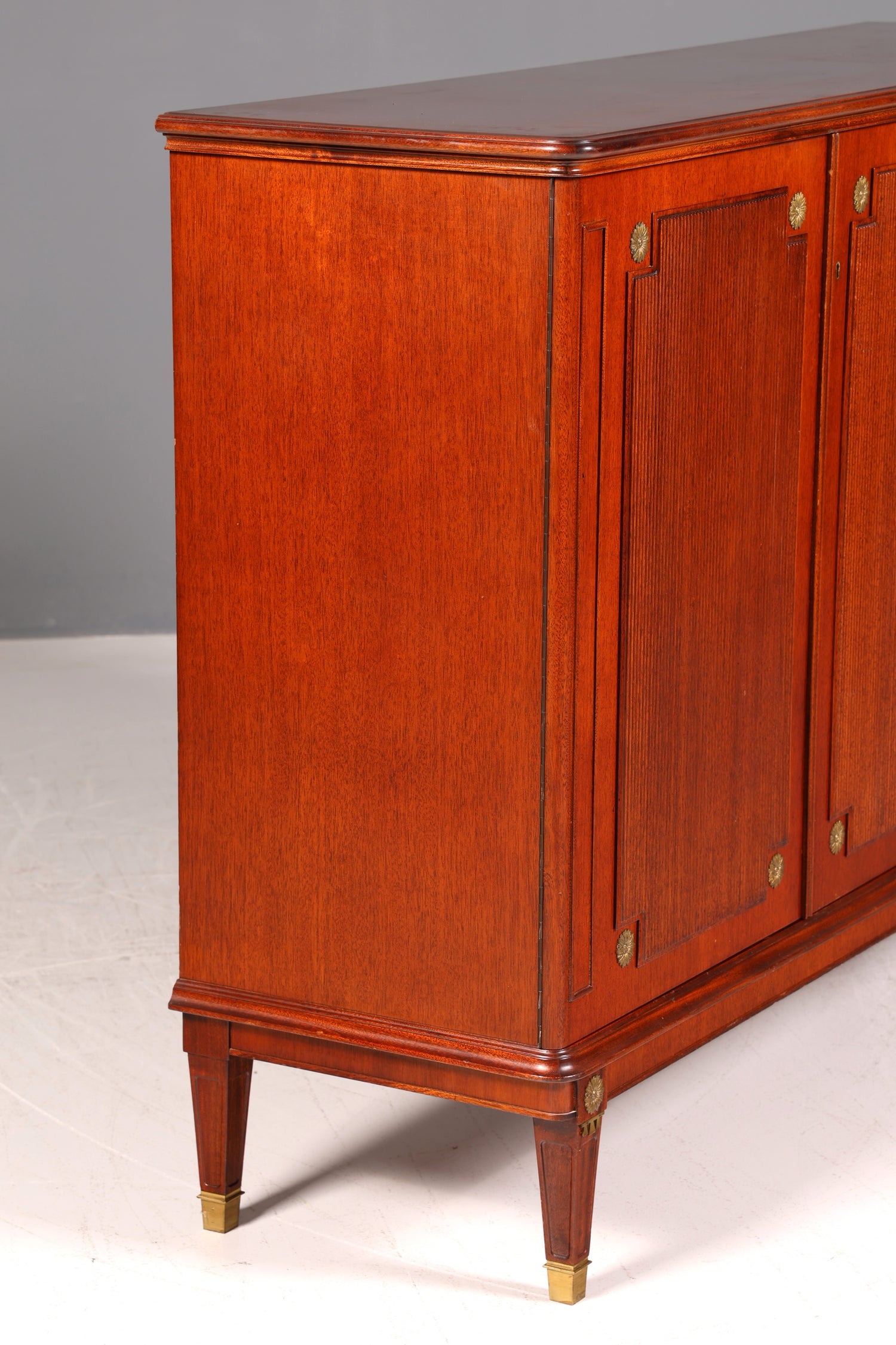 Wunderschöner Schrank im Gustavianischen Stil 60er Jahre Wäscheschrank Vertiko Mid Century Aktenschrank Kommode