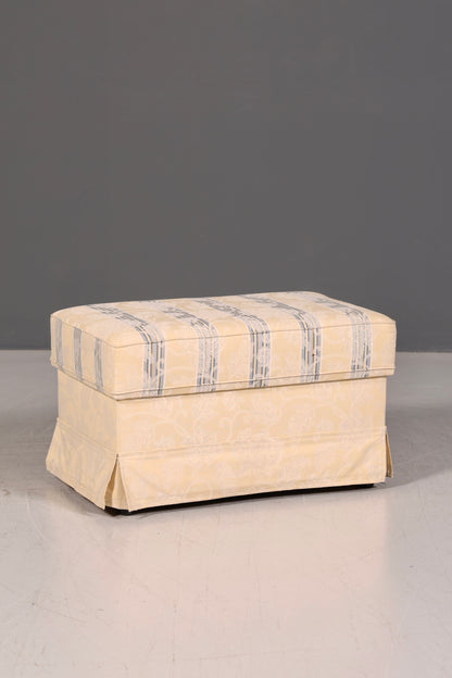 Wunderschönes Landhaus Sofa mit Hocker Englischer Stil Creme 2-Sitzer Couch Stoff Polstersofa Landhausstil Zweisitzer