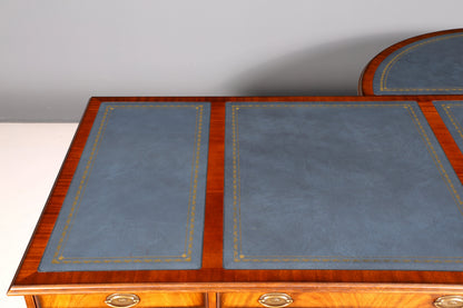 Wunderschöner Original Heldense Schreibtisch Mahagoni Echt Lederauflage Englisch Antik Stil Chefschreibtisch Partner Desk Bürotisch mit Besprechungsansatz