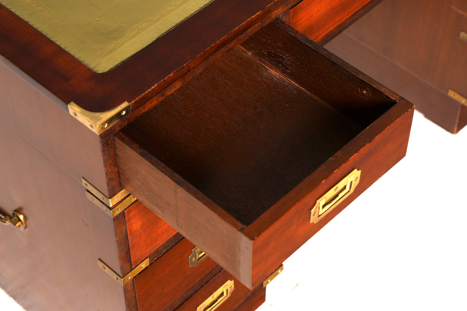 Wunderschöner Maritimer Schreibtisch Englischer Military Chest Bürotisch Office Table mit echt Lederauflage