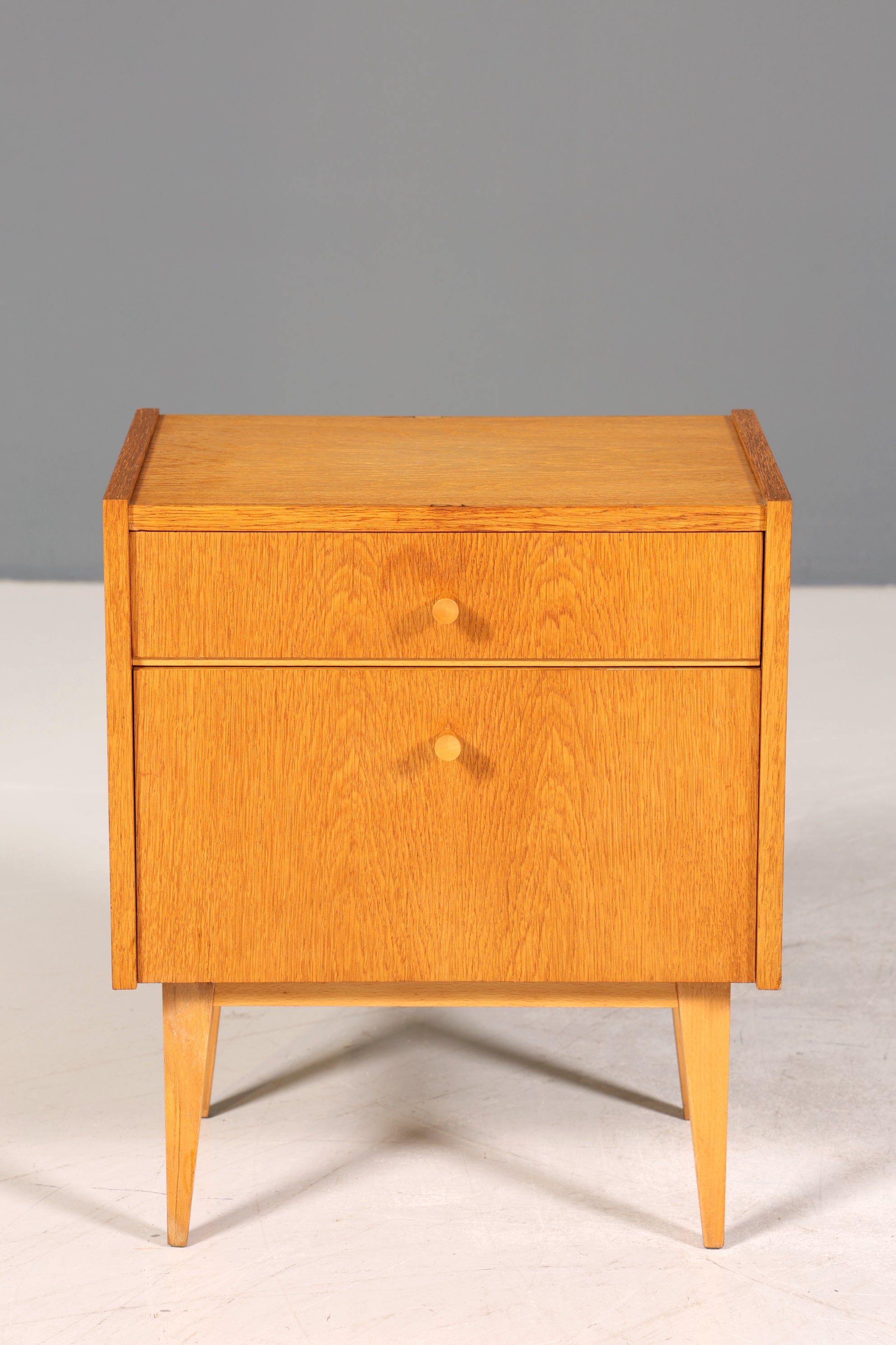 Schlichte Mid Century Kommode Vintage Klappschränkchen Danish Design Nachttisch 2 von 2