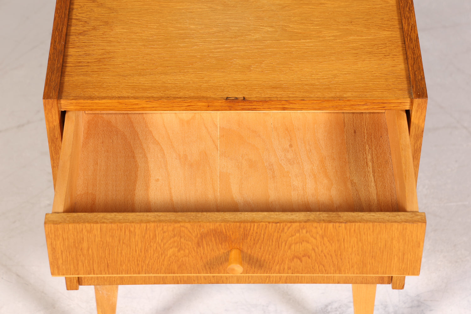 Schlichte Mid Century Kommode Vintage Klappschränkchen Danish Design Nachttisch 2 von 2