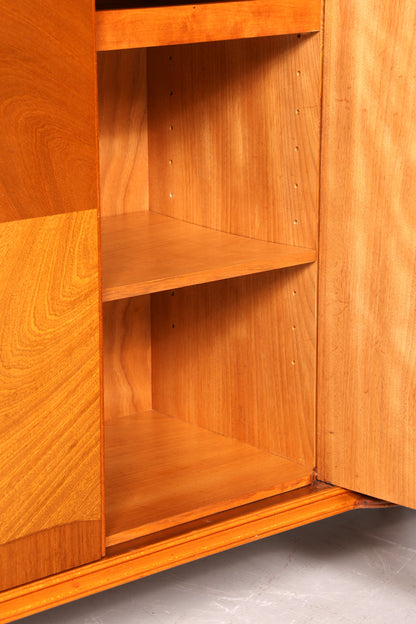 F859 Finish cm Wunderschöne Art Deco Vitrine Nussbaum Vitrine massiv Holz Antik Schrank