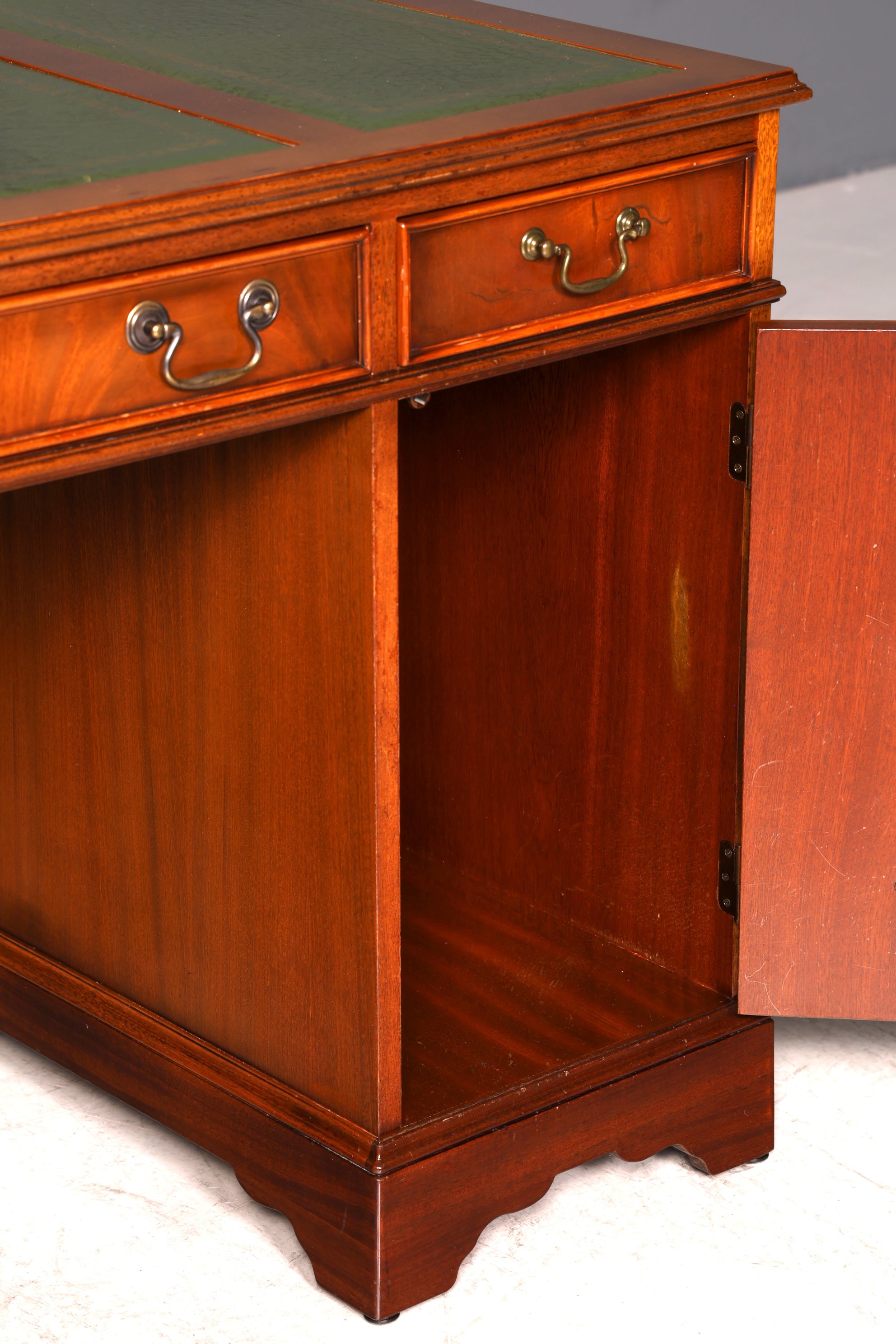 Wunderschöner Englischer Schreibtisch Englisch Eibe Desk Leder Auflage Antik Stil Bürotisch Office Desk