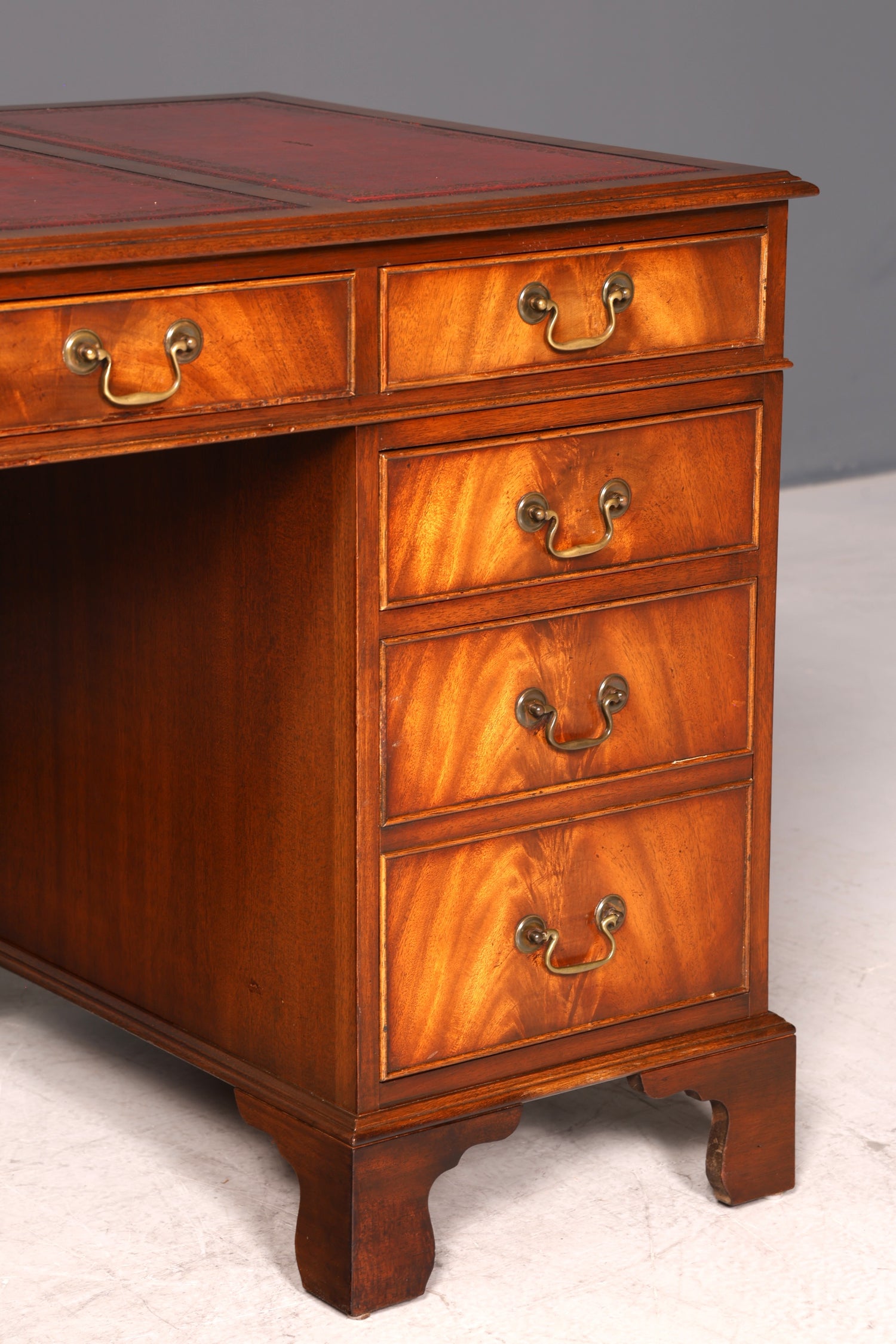 Wunderschöner Englischer Schreibtisch echt Lederauflage Bürotisch Antik 60s Office Desk