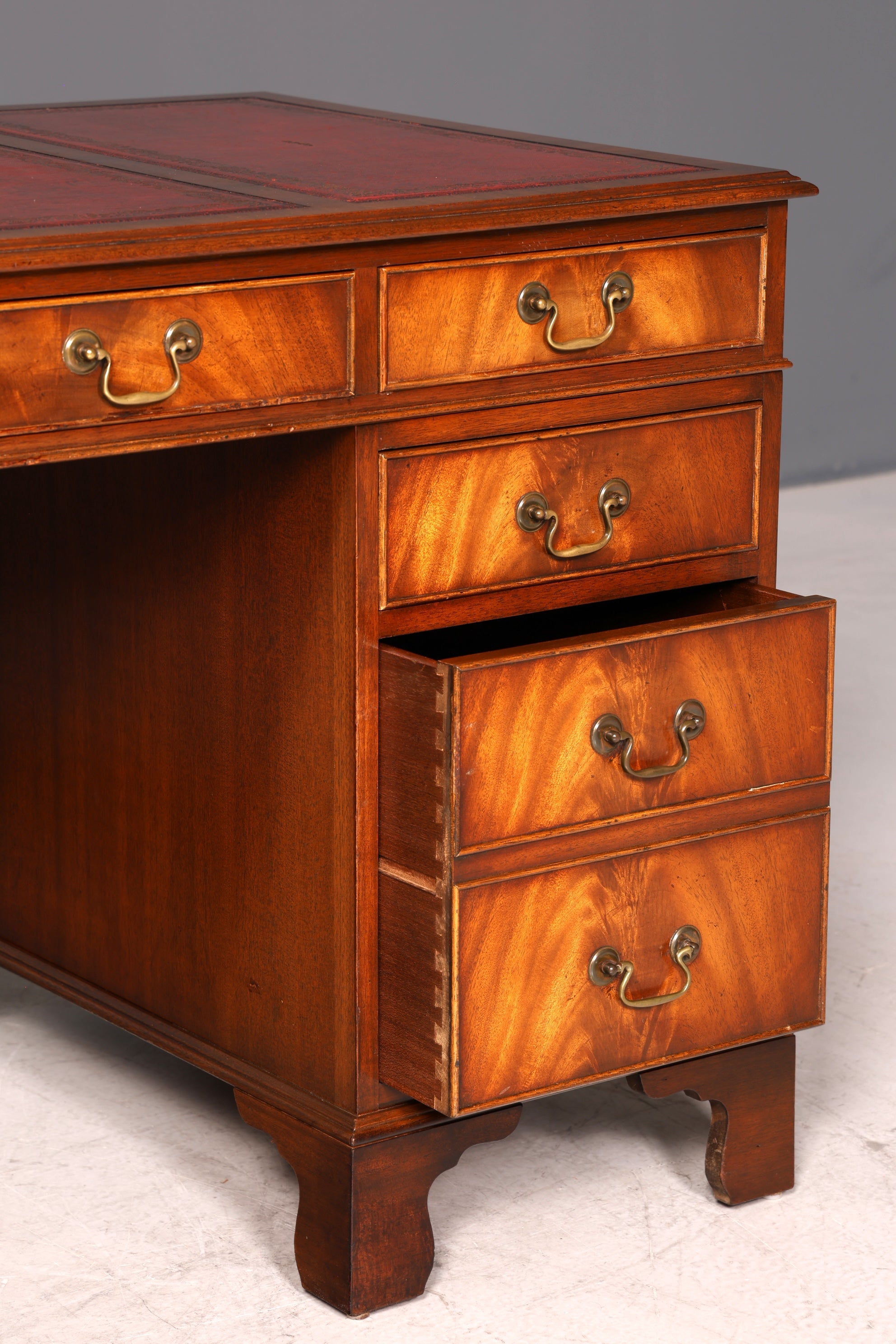 Wunderschöner Englischer Schreibtisch echt Lederauflage Bürotisch Antik 60s Office Desk
