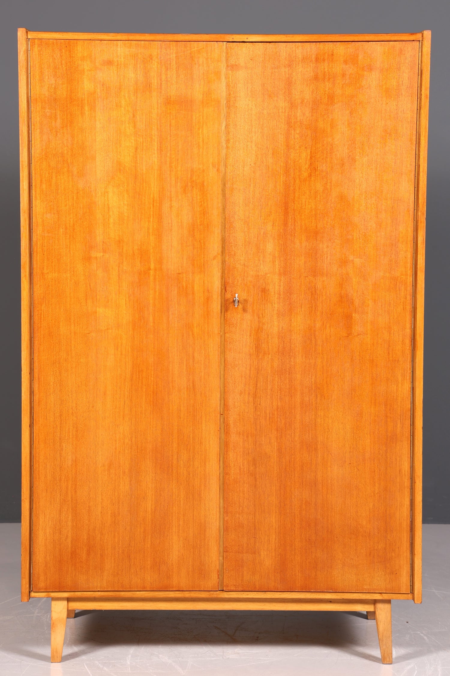 Traumhafter Mid Century Kleiderschrank Vintage Schrank Retro Wäscheschrank Dielenschrank