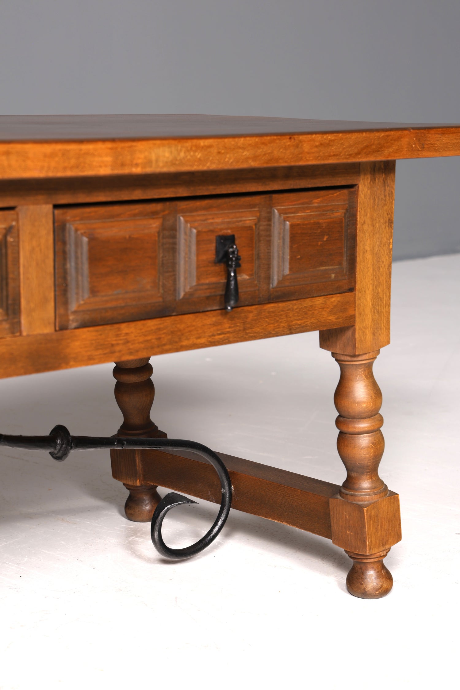 Wunderschöner Spanischer Tisch echt Holz Couchtisch rustikaler spanischer Ablagetisch