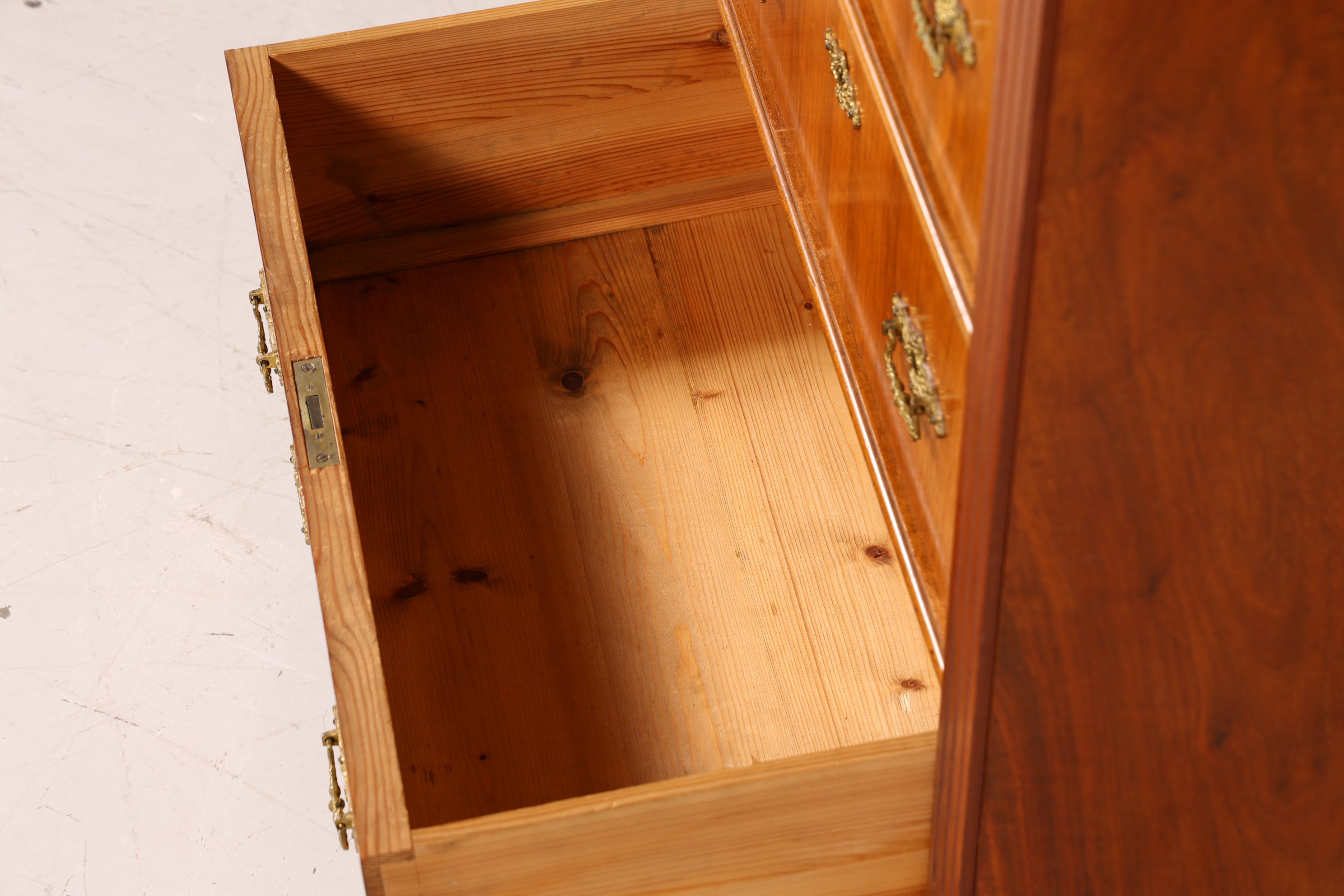 Stilvolle Gründerzeit Kommode Jugendstil Vertiko Schubladenkommode Antik Wäschekommode