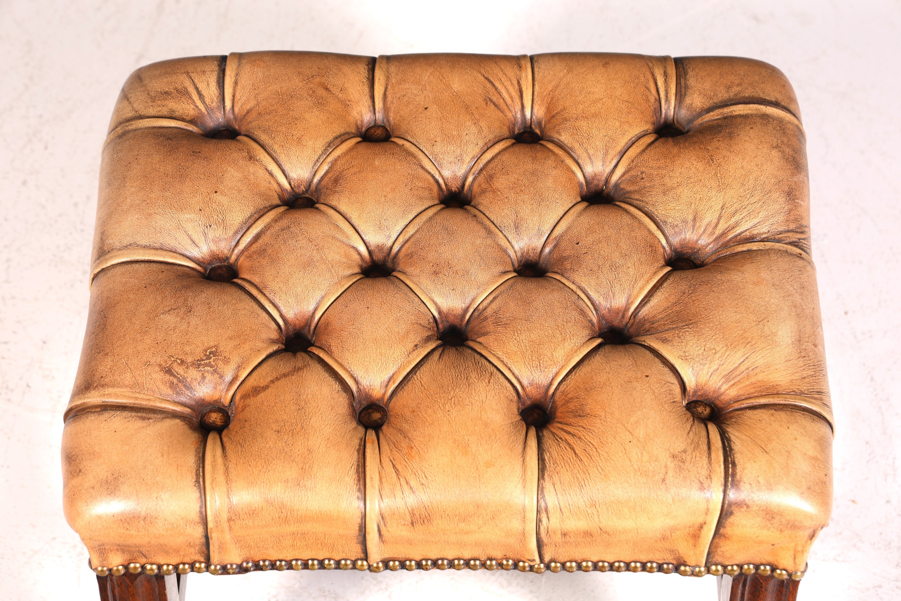 Original Chesterfield Hocker echt Leder Englischer Fusshocker UK Englisch Fussablage