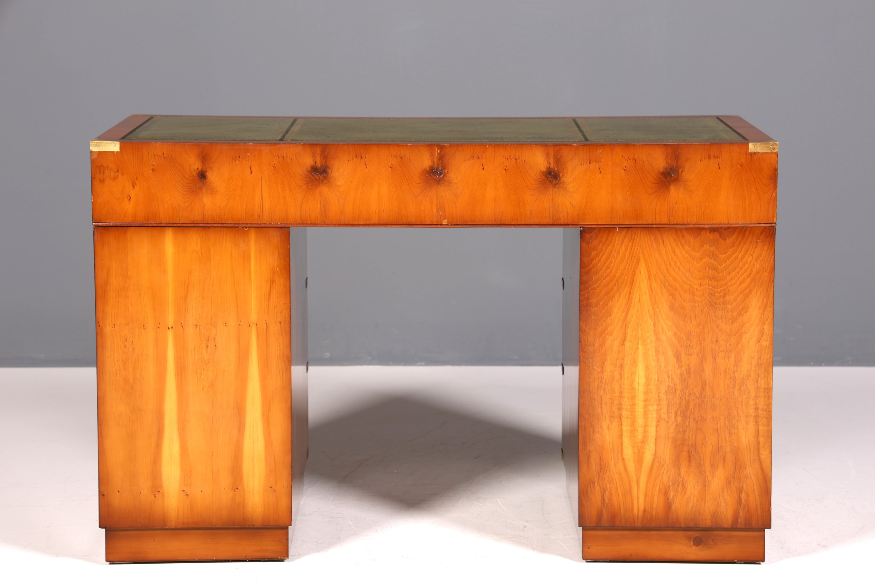 Edler Maritimer Schreibtisch Englischer Military Chest Bürotisch Office Table mit echt Lederauflage