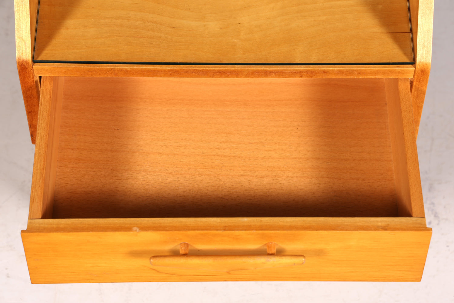 Schlichte Hellerau Kommode Mid Century Nachttisch echt Holz Beistelltisch VEB Möbel 2 von 2