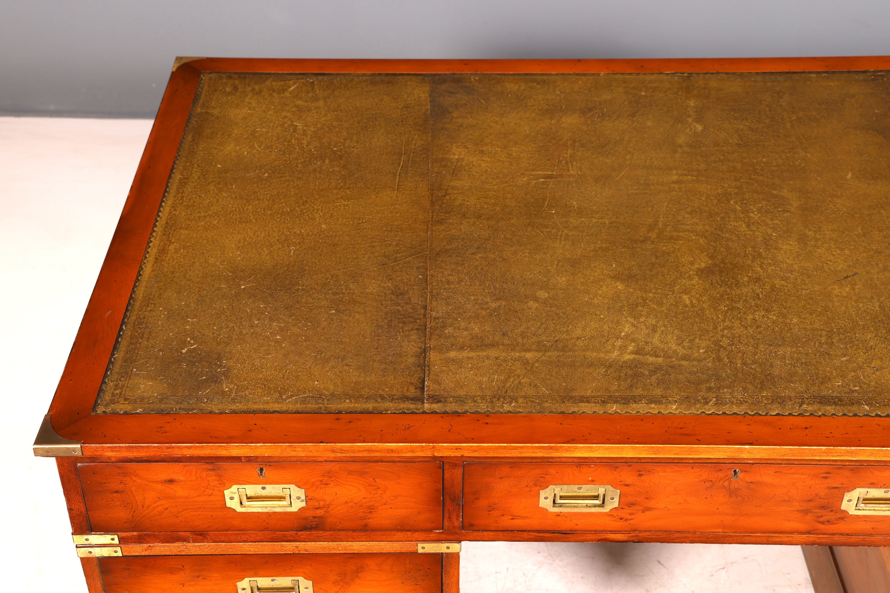 Wunderschöner Maritimer Schreibtisch Englischer Military Chest Bürotisch Office Table