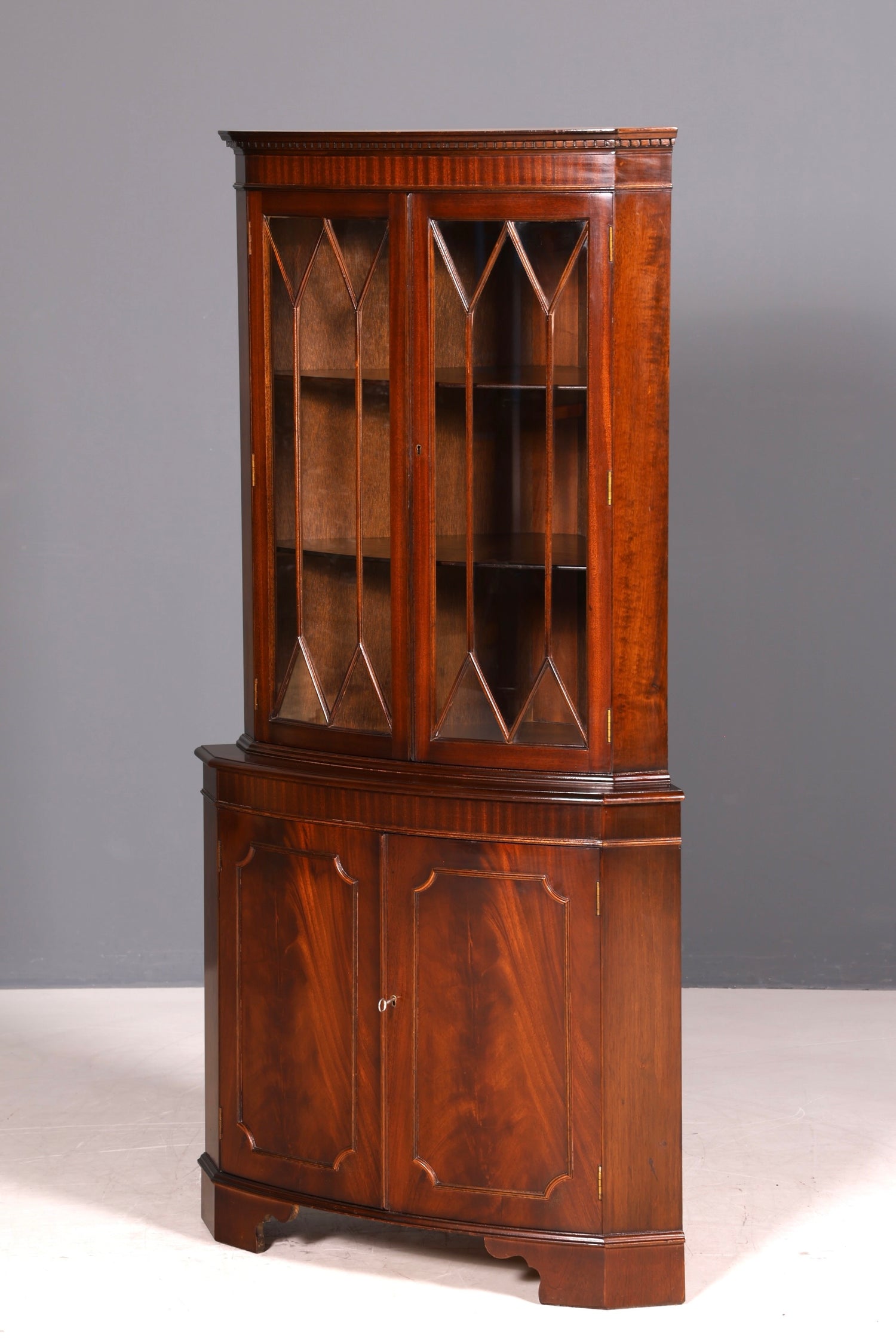 Wunderschöne Englische Eckvitrine Mahagoni Antik 60s echt Holz Schrank Eckschrank Glasvitrine