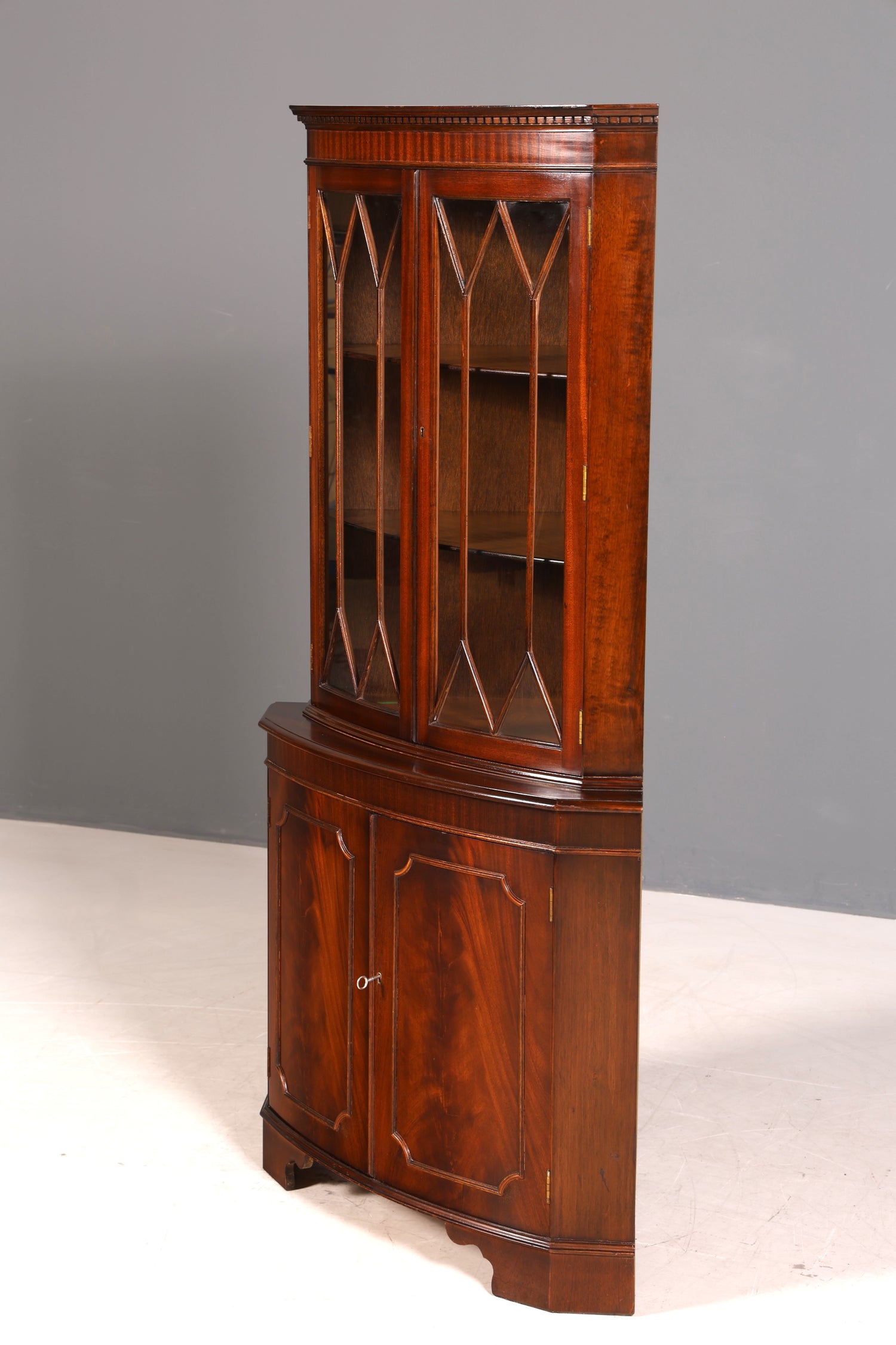 Wunderschöne Englische Eckvitrine Mahagoni Antik 60s echt Holz Schrank Eckschrank Glasvitrine