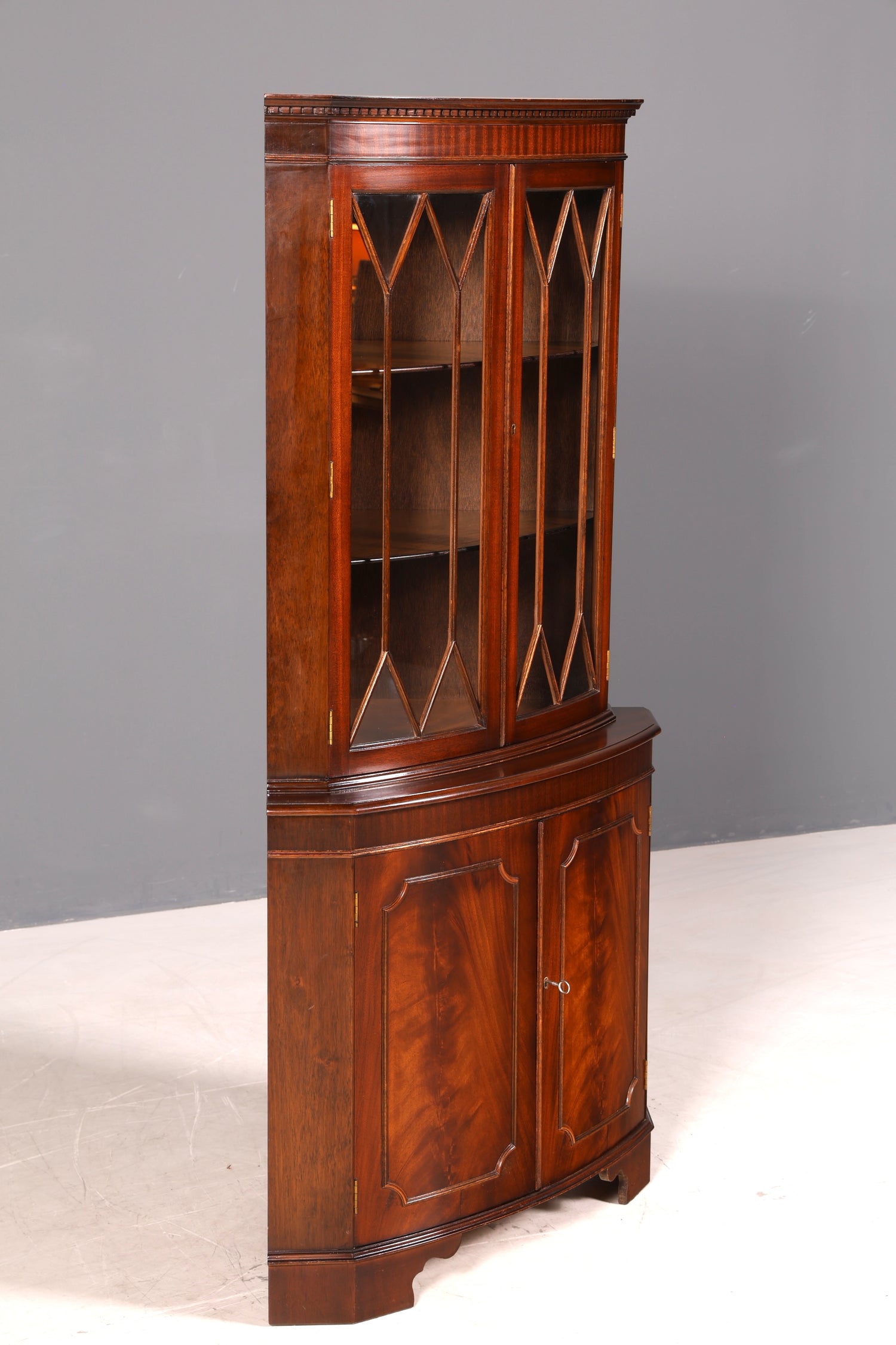 Wunderschöne Englische Eckvitrine Mahagoni Antik 60s echt Holz Schrank Eckschrank Glasvitrine