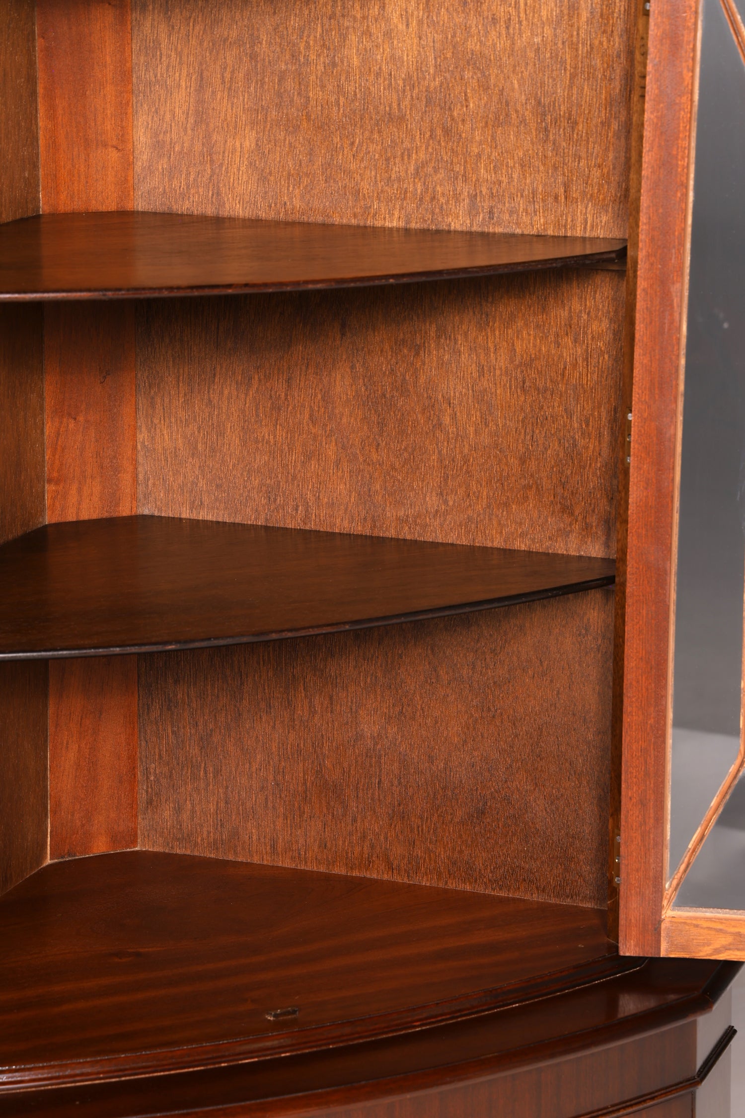 Wunderschöne Englische Eckvitrine Mahagoni Antik 60s echt Holz Schrank Eckschrank Glasvitrine