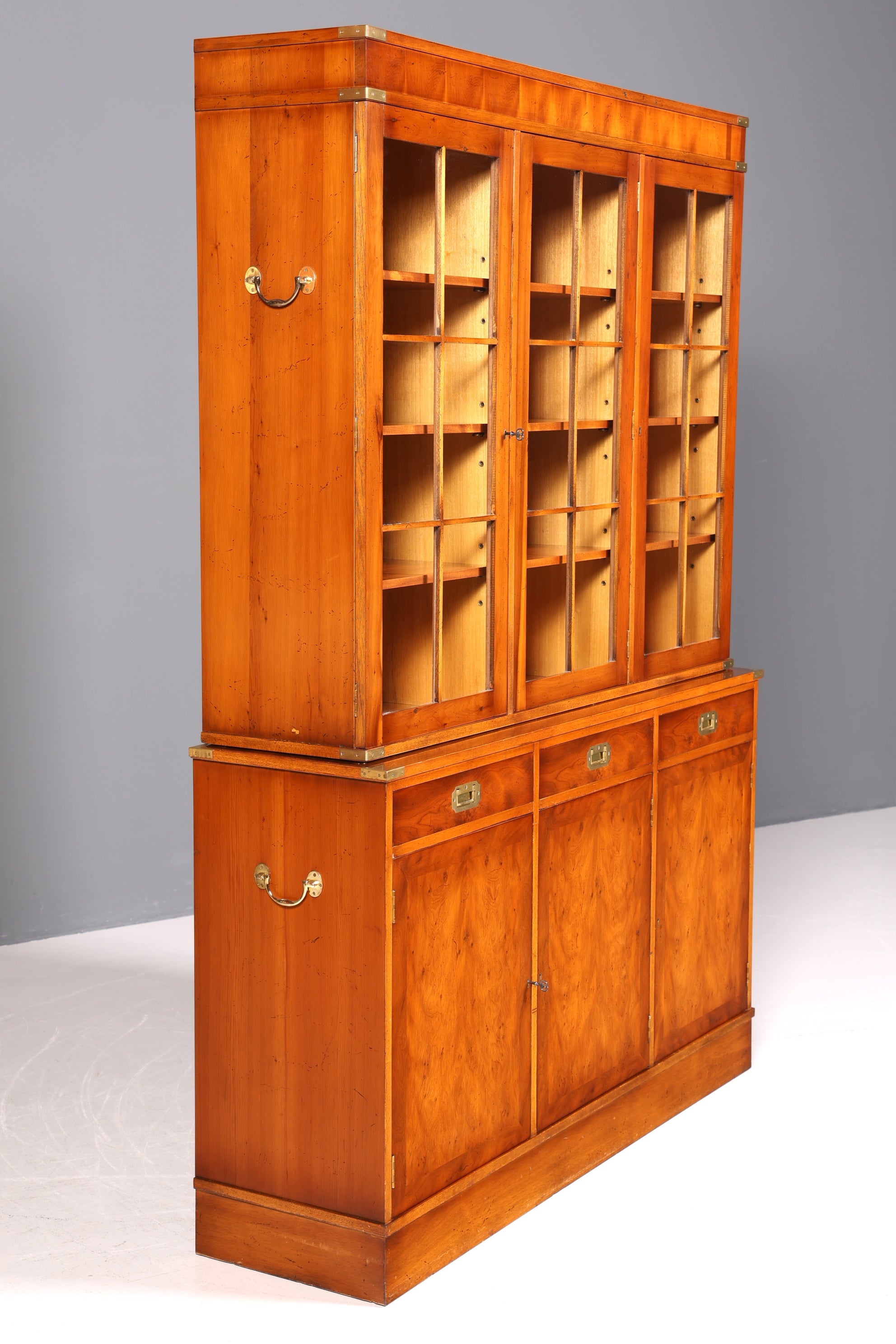 Wunderschöner Maritimer Vitrinenschrank Englischer Schrank echt Holz Bibliothek Englische Anrichte