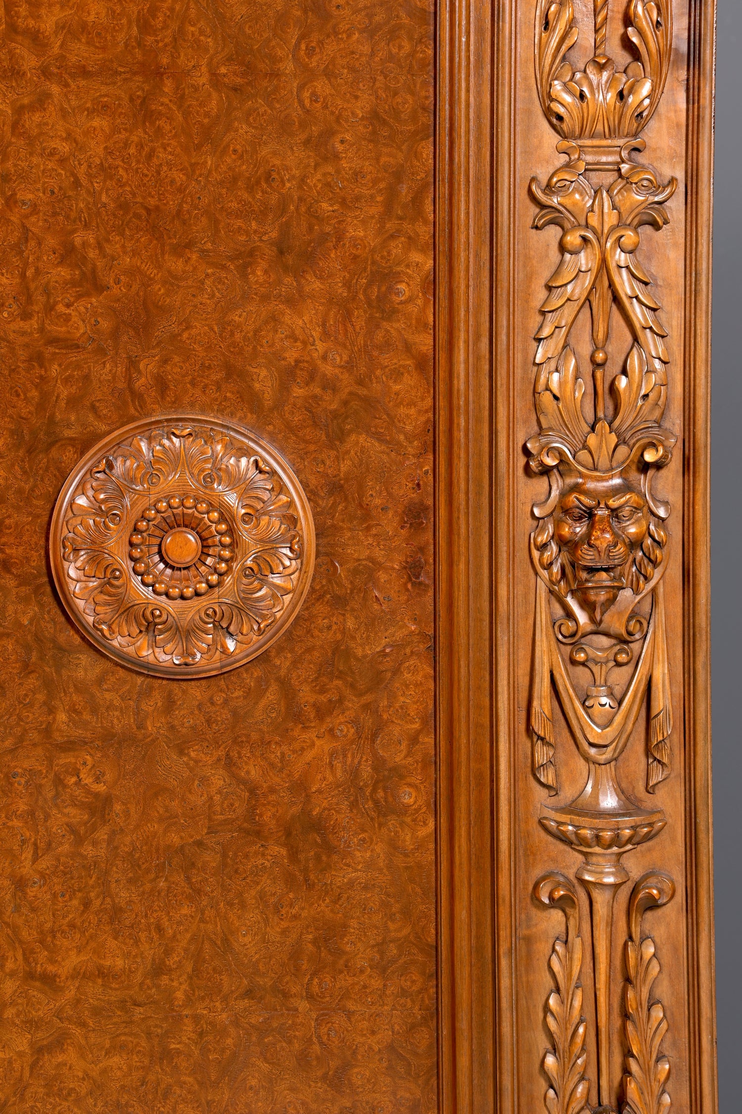 Traumhafter XXL Neorenaissance Bücherschrank Antik Vitrine Herrenzimmer Gründerzeit Buffet Schrank Regal Kanzlei