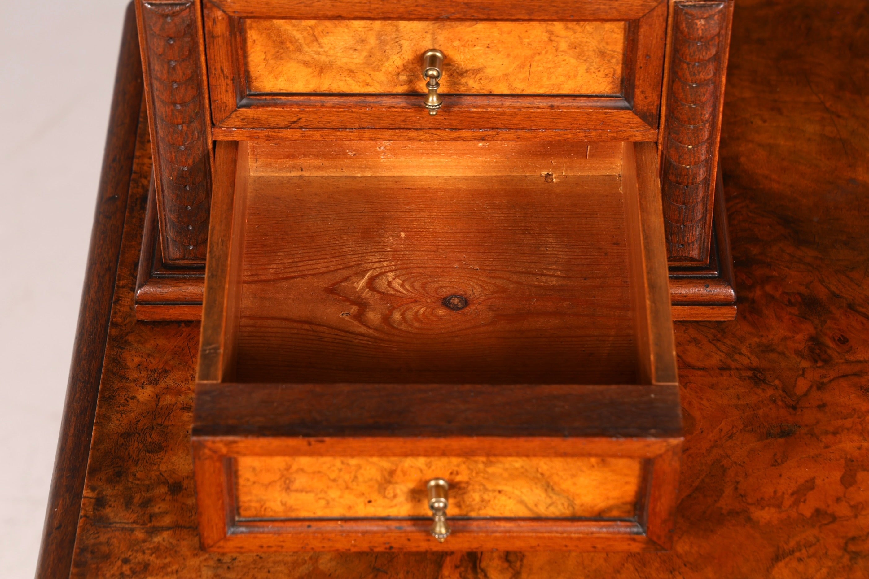 Edle Gründerzeit Kommode Louis Philippe Nussbaum Schubladen Kommode Sideboard um 1880