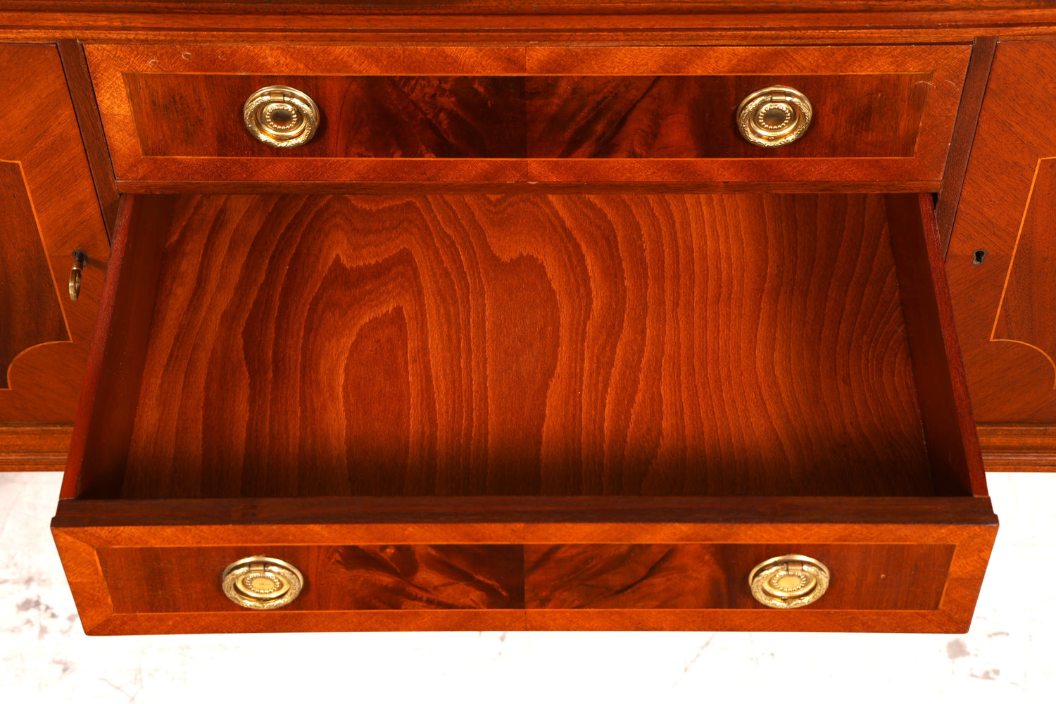 Wunderschönes Sideboard im Gustavianischen Stil 60er Jahre TV Schrank Kommode