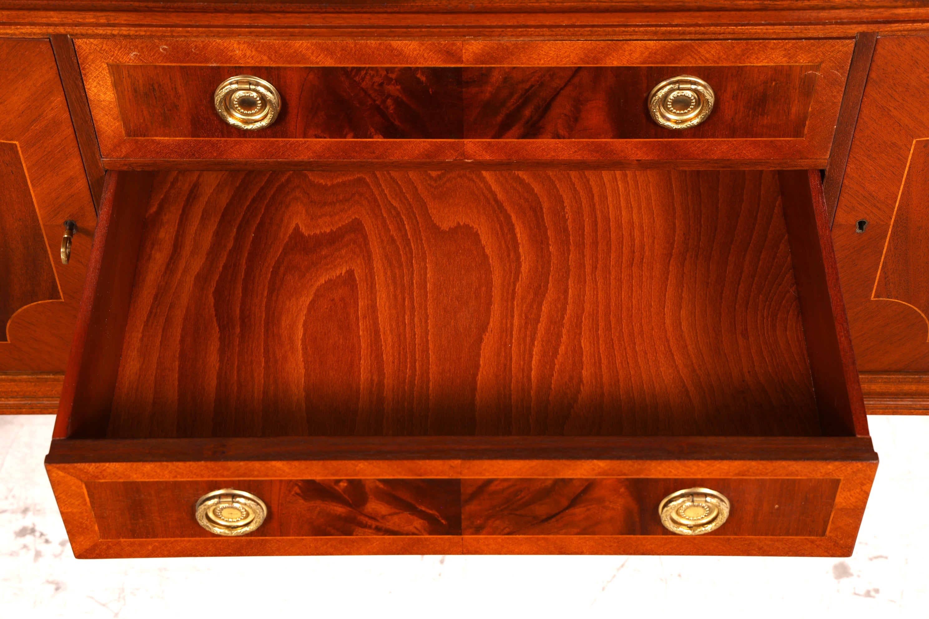 Wunderschönes Sideboard im Gustavianischen Stil 60er Jahre TV Schrank Kommode