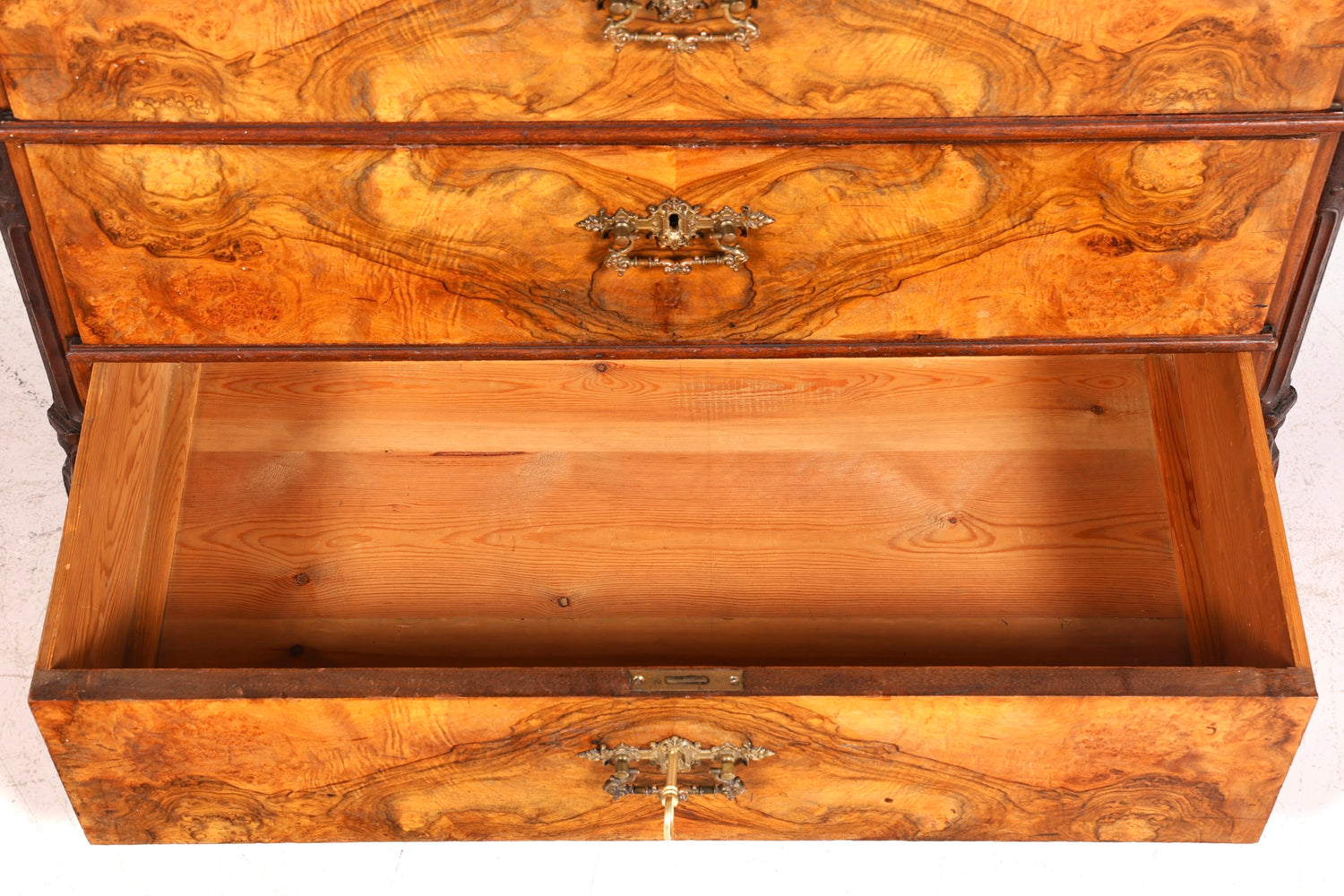 Wunderschöne Louis Philippe Kommode Nussbaum Gründerzeit Schubladen Kommode Sideboard um 1880