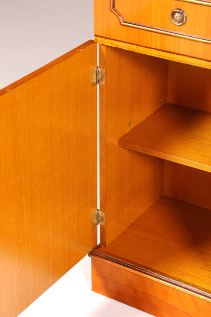 Traumhafte Englische Vitrine Bücherschrank Buffet Antik Stil Englisch Eibe Glasvitrine Bibliothek