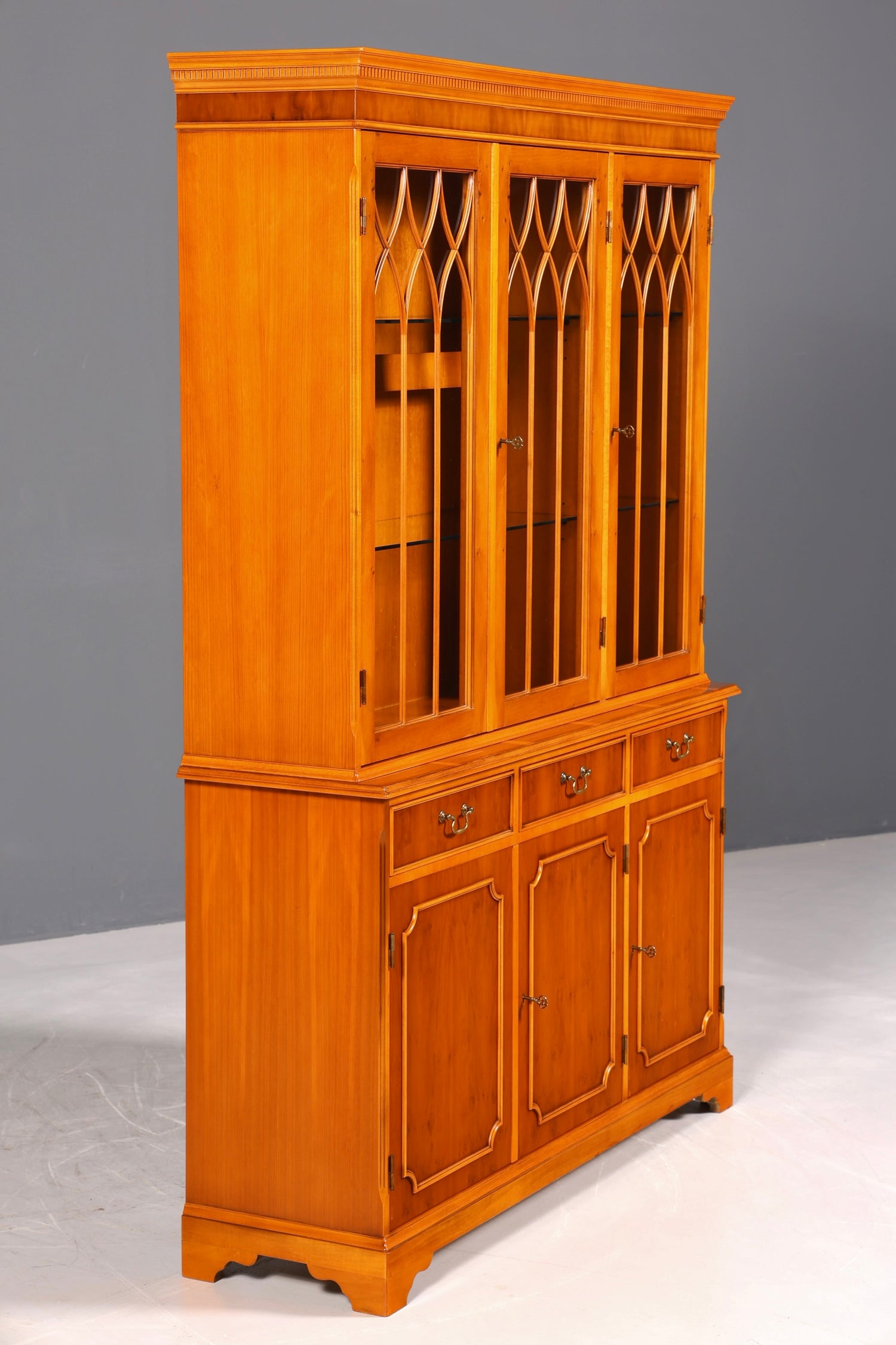 F946 Finish Wunderschöne Englische Vitrine Bücherschrank Buffet Antik Stil Englisch Eibe Glasvitrine Bibliothek