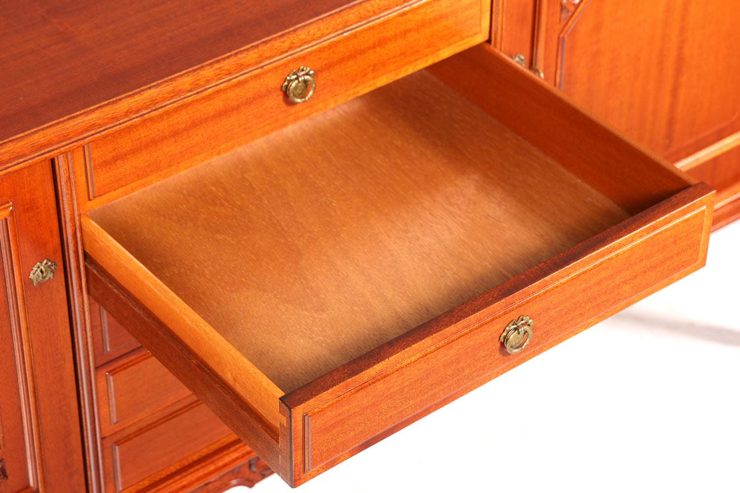 Traumhaftes Sideboard im Gustavianischer Stil Kommode TV Schrank Antik 60s