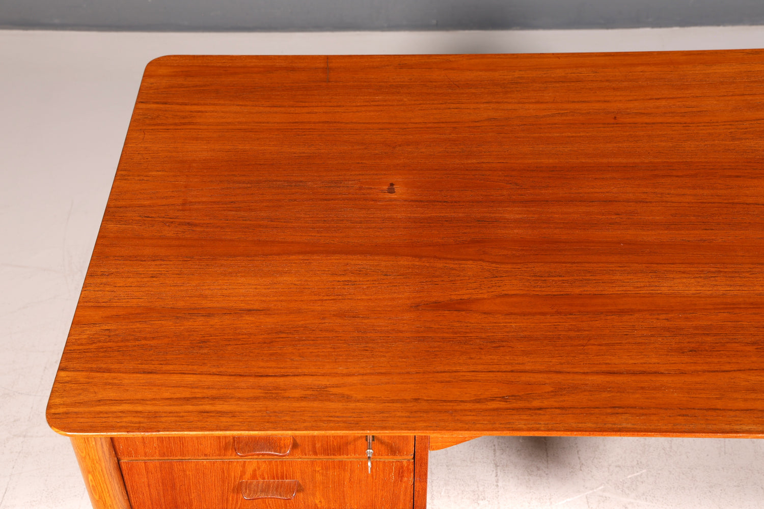 Wunderschöner Mid Century Schreibtisch Danish Design Bürotisch Office Table 60er Jahre Vintage Schreibmöbel